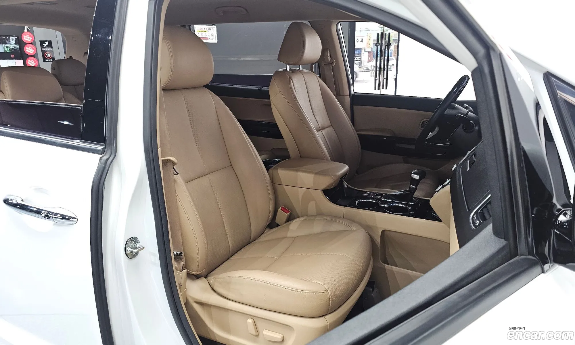 Kia Carnival 2018 KNAME81ABKS459288 — 24