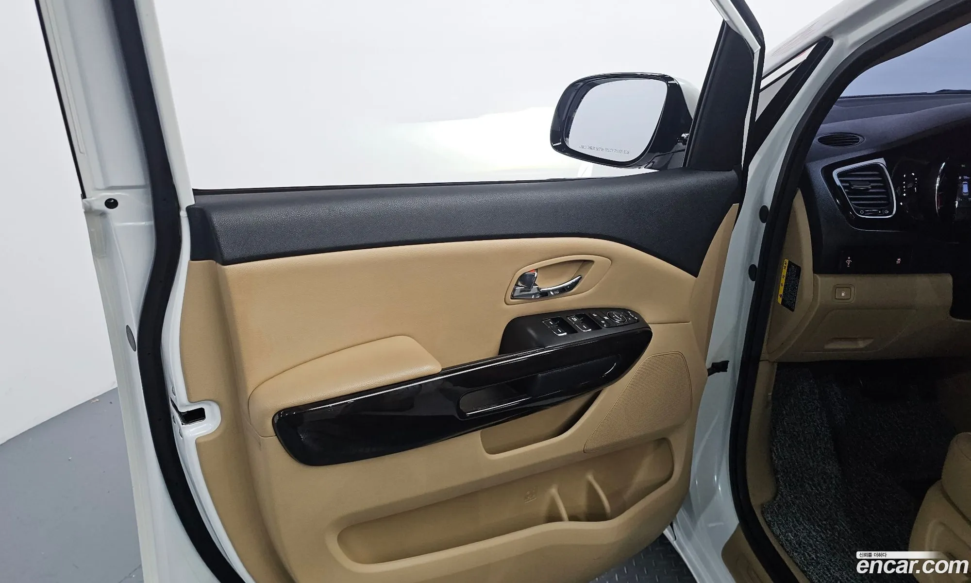 Kia Carnival 2018 KNAME81ABKS459288 — 22