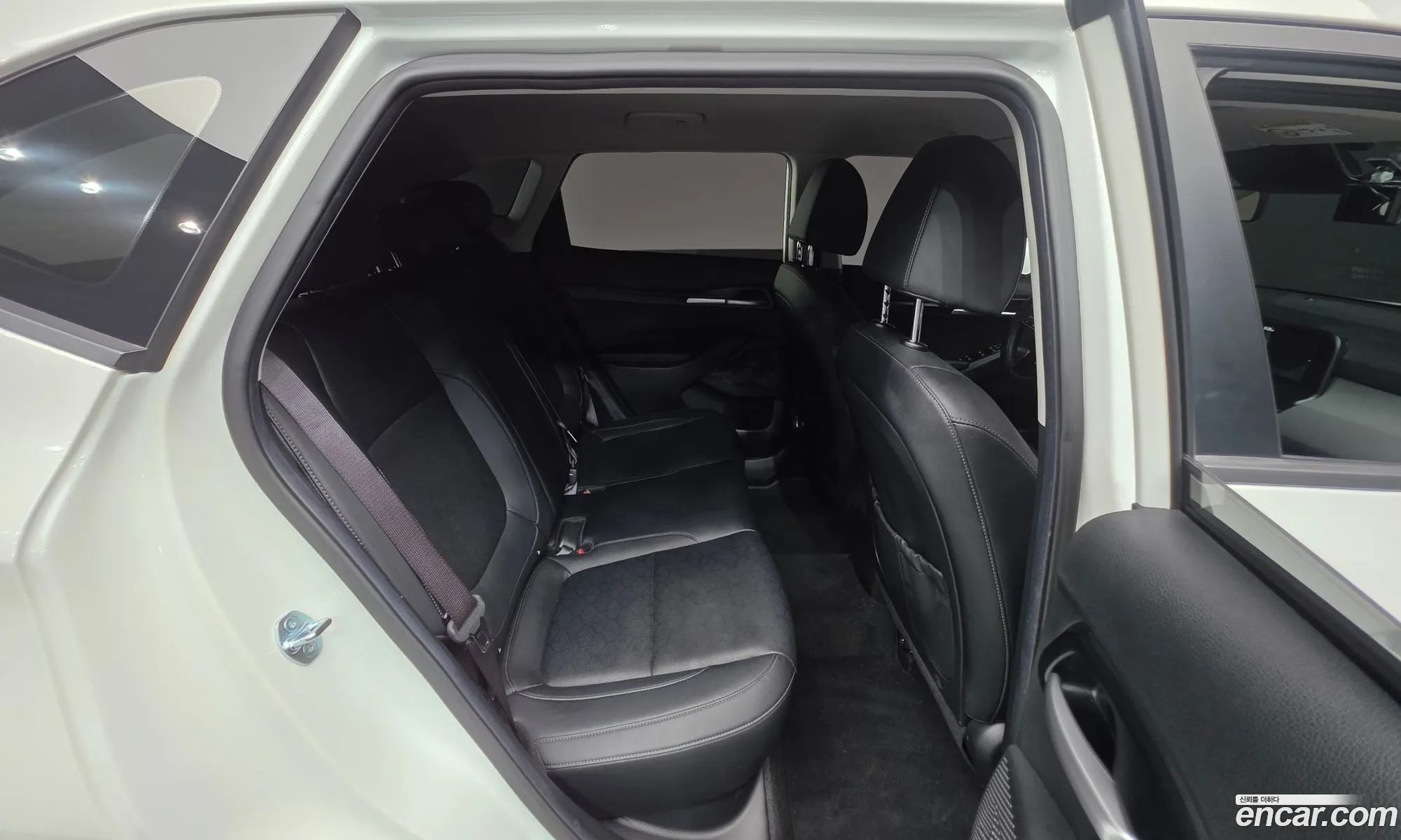 Kia Seltos 2023 KNAEU81AERK552819 — 27