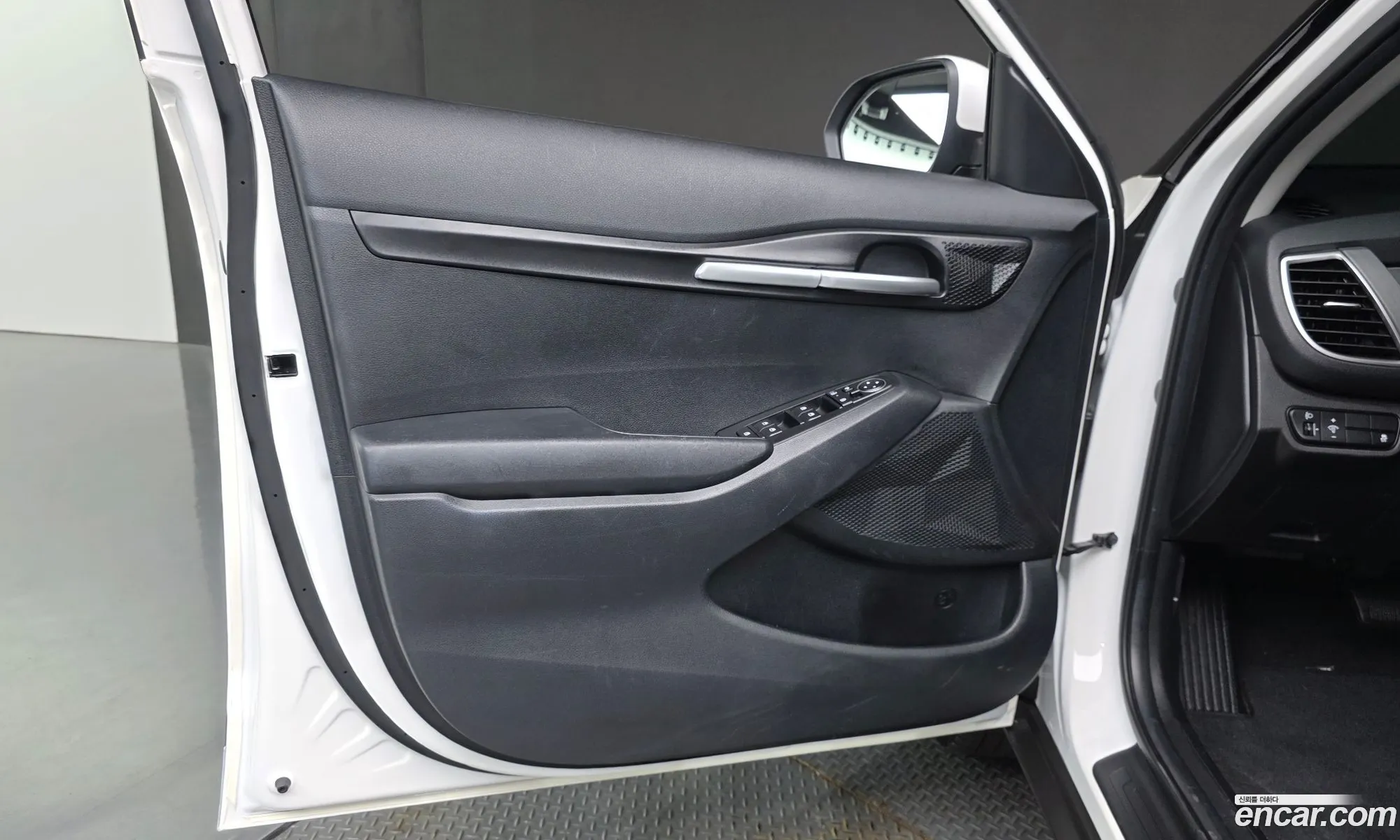 Kia Seltos 2023 KNAEU81AERK552819 — 28