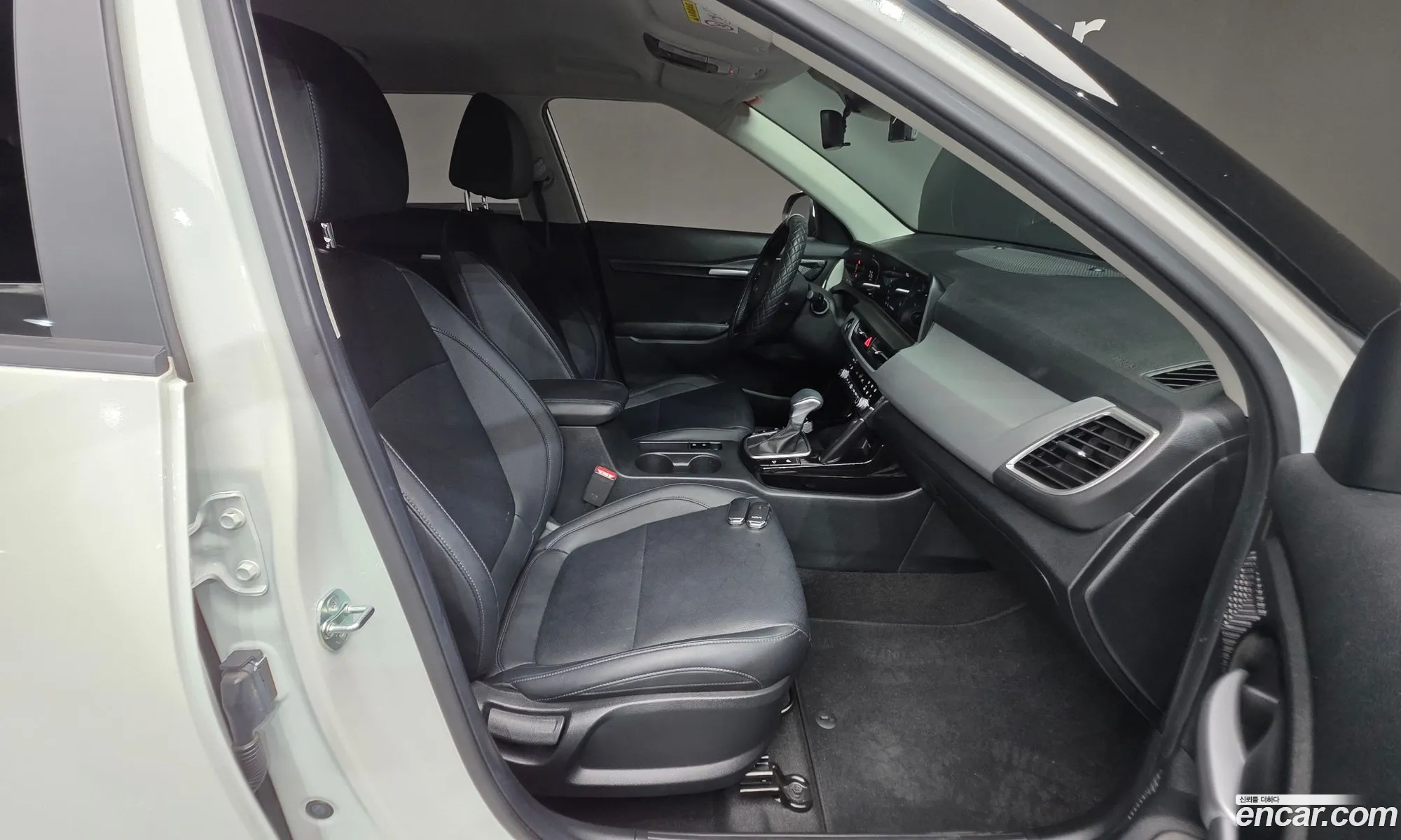 Kia Seltos 2023 KNAEU81AERK552819 — 19
