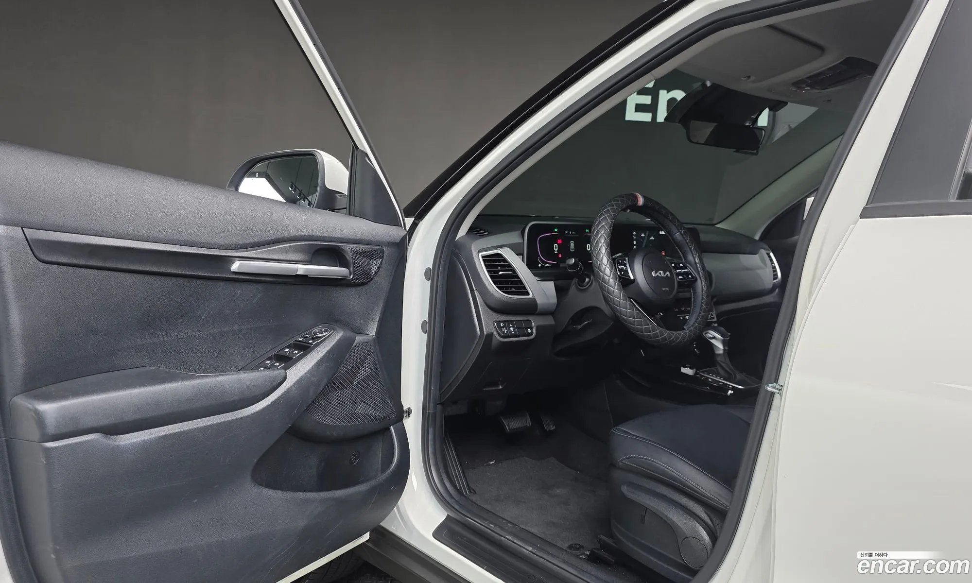 Kia Seltos 2023 KNAEU81AERK552819 — 18