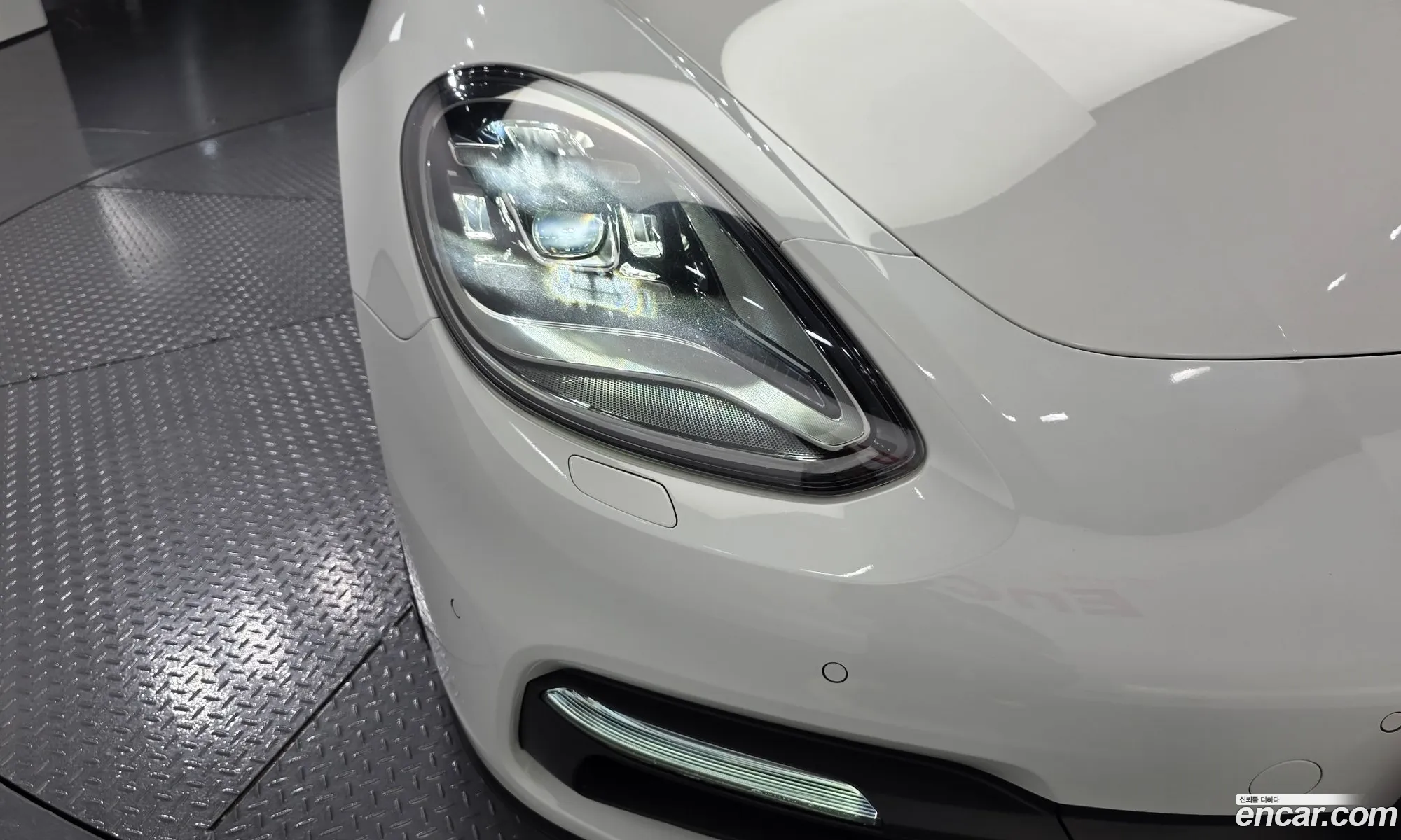 Porsche Panamera 2018 — 18
