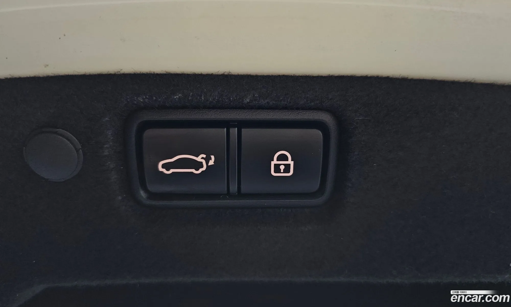 Kia K7 2018 KNALB415BJA140205 — 3