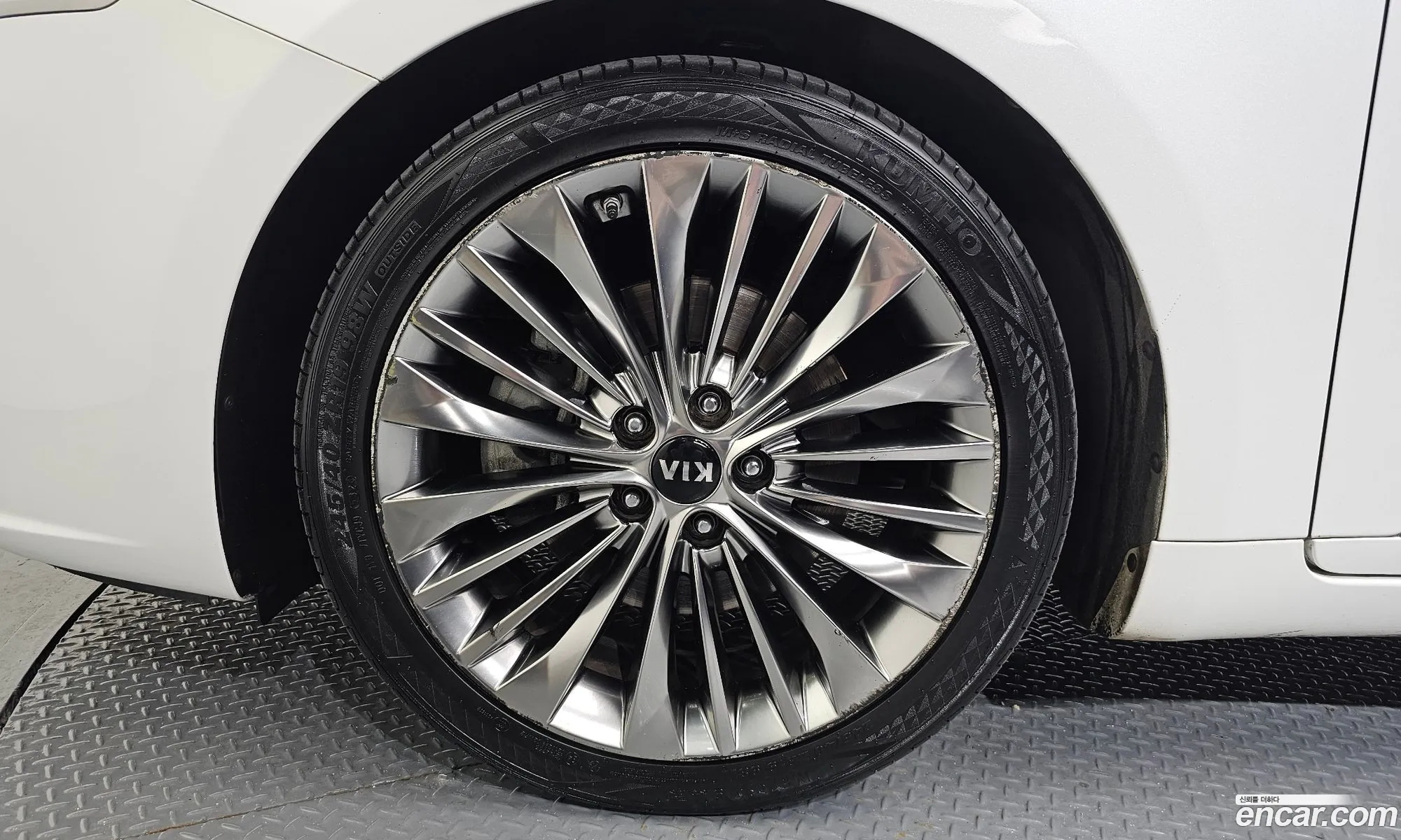 Kia K7 2018 KNALB415BJA140205 — 14