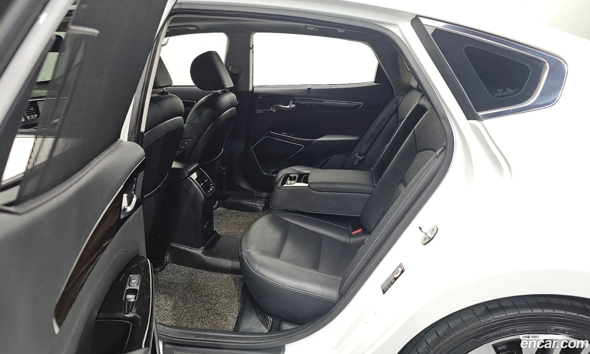 Kia K7 2018 KNALB415BJA140205 — 15