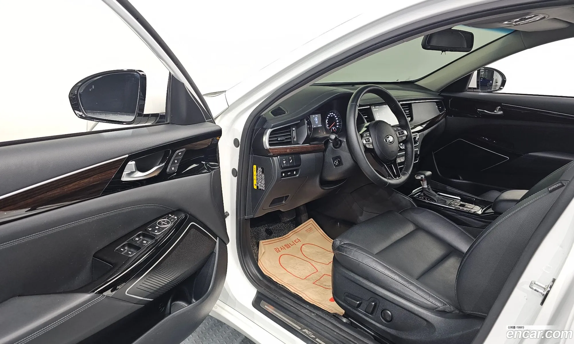 Kia K7 2018 KNALB415BJA140205 — 5