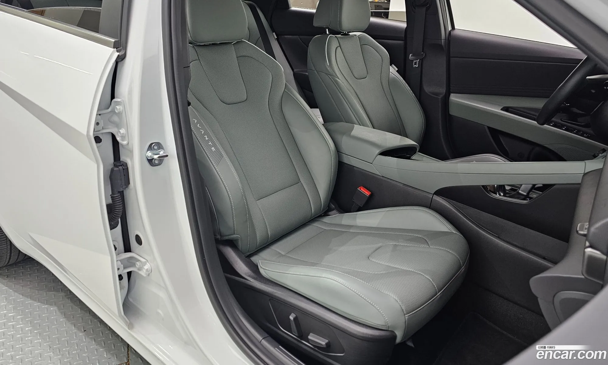 Hyundai Elantra 2024 — 2