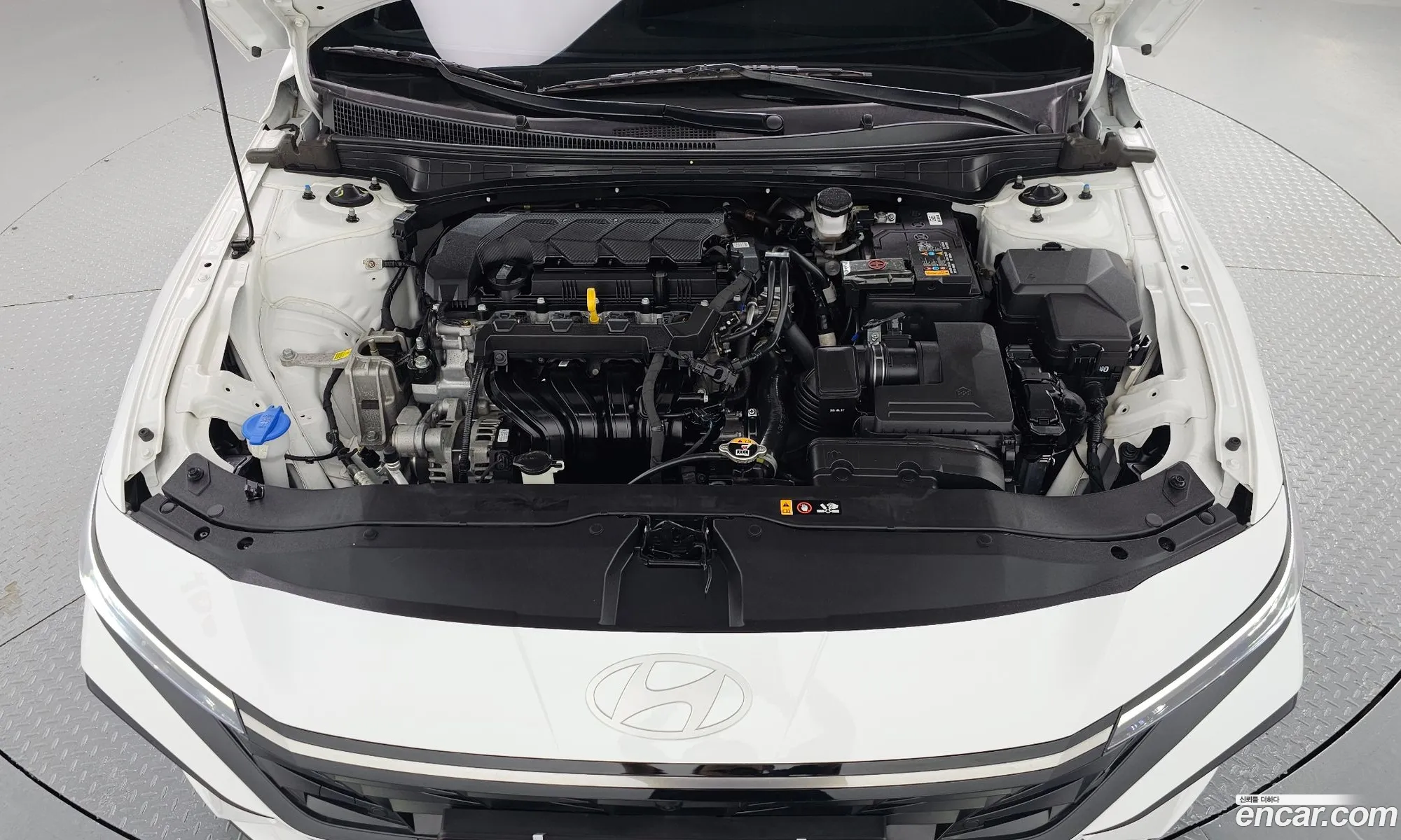 Hyundai Elantra 2024 — 16