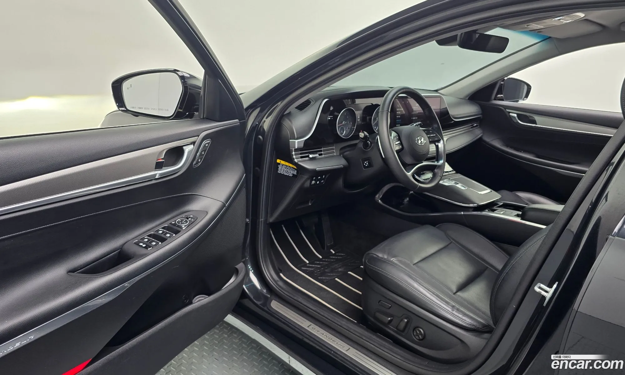 Hyundai Grandeur IG 2019 KMHF241DBLA304484 — 26