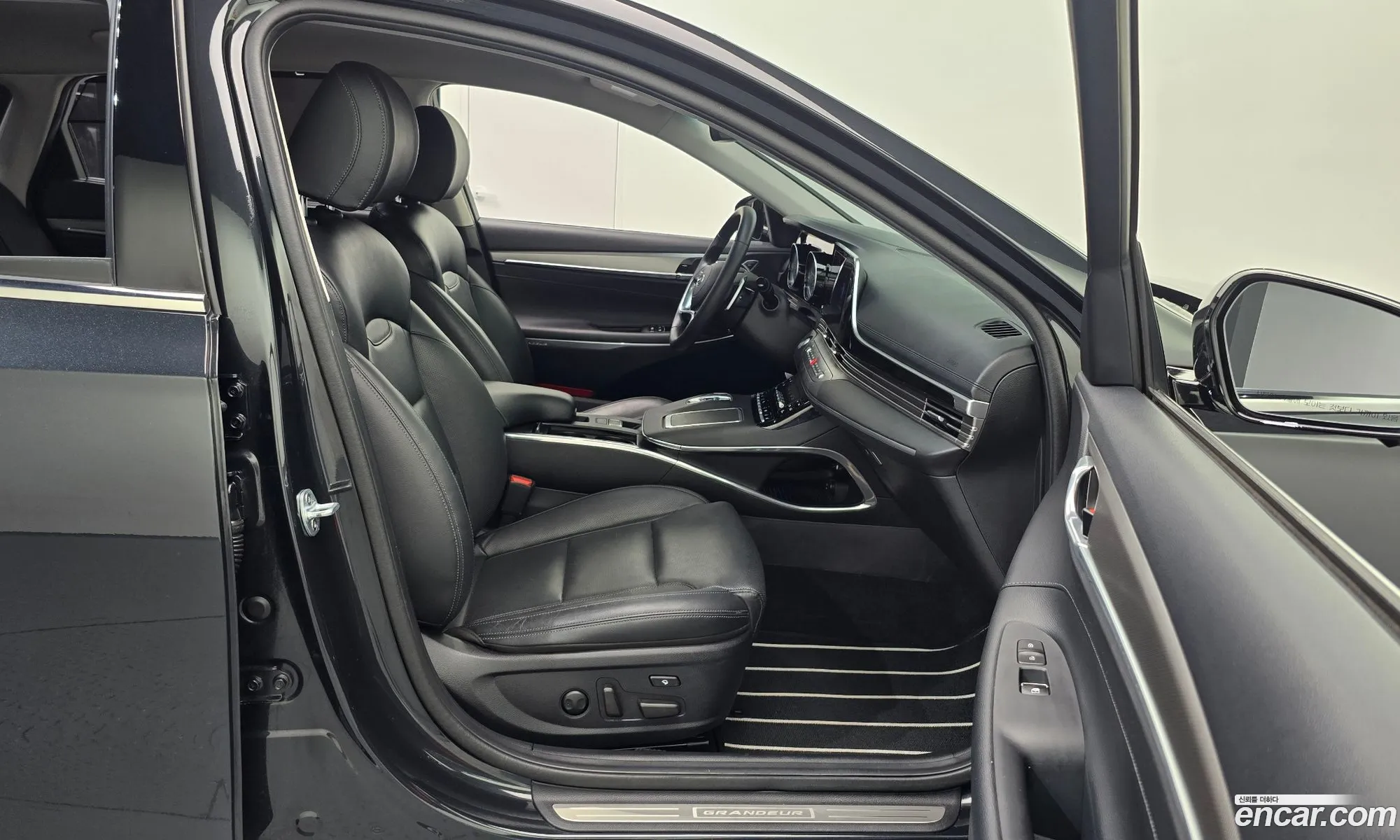Hyundai Grandeur IG 2019 KMHF241DBLA304484 — 28