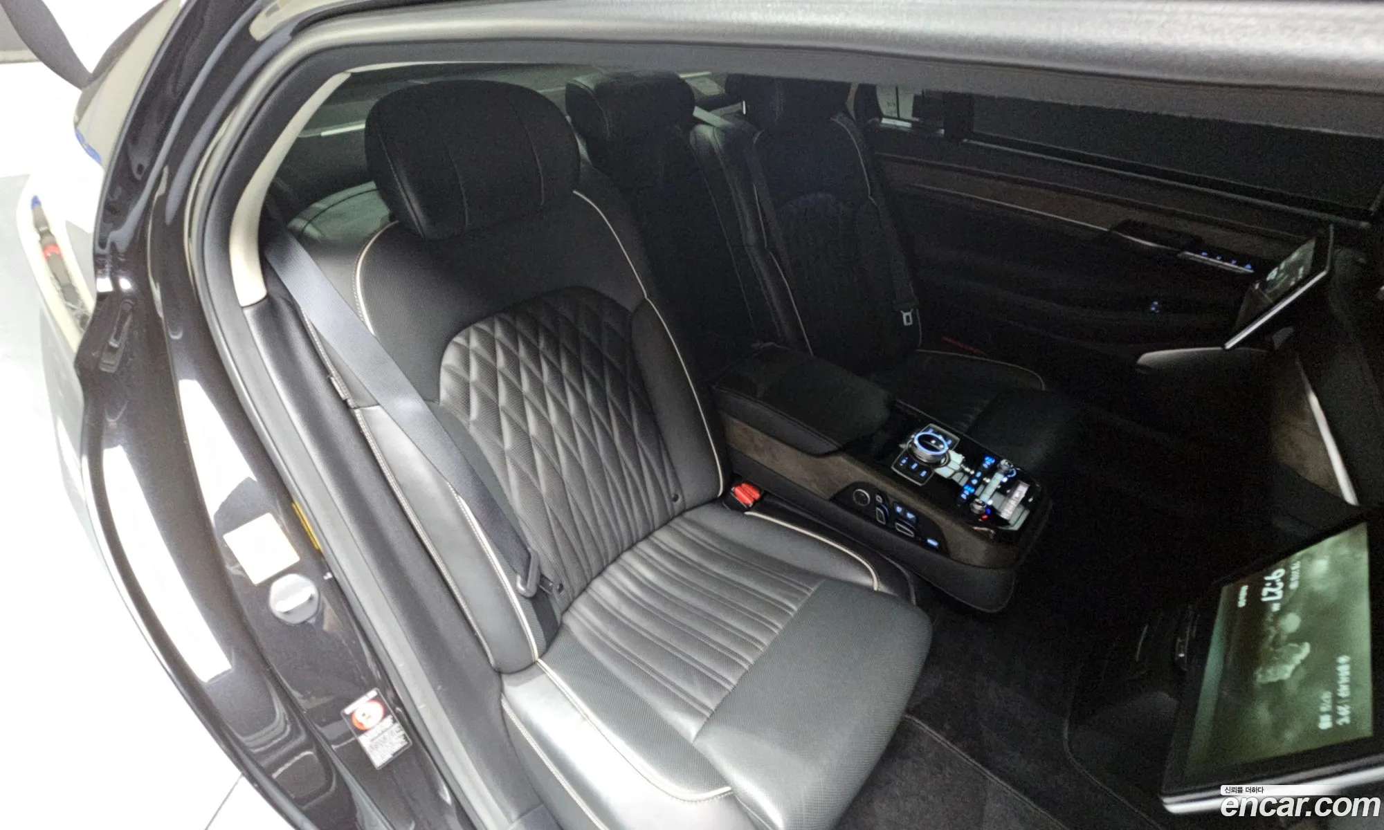 Genesis G90 2019 KMHG541HDKU069002 — 10