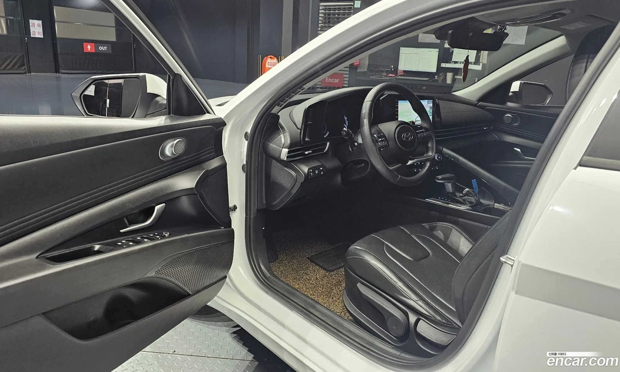 Hyundai Elantra Hybrid 2023 — 9