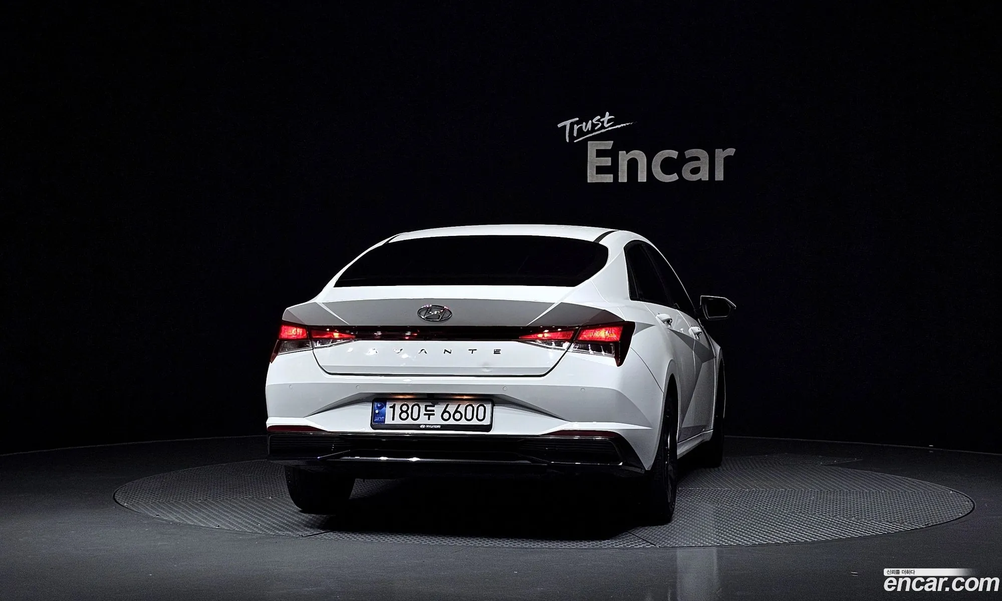 Hyundai Elantra Hybrid 2023 — 14