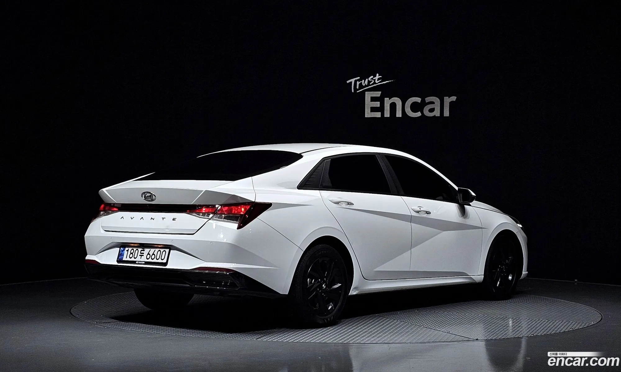 Hyundai Elantra Hybrid 2023 — 22