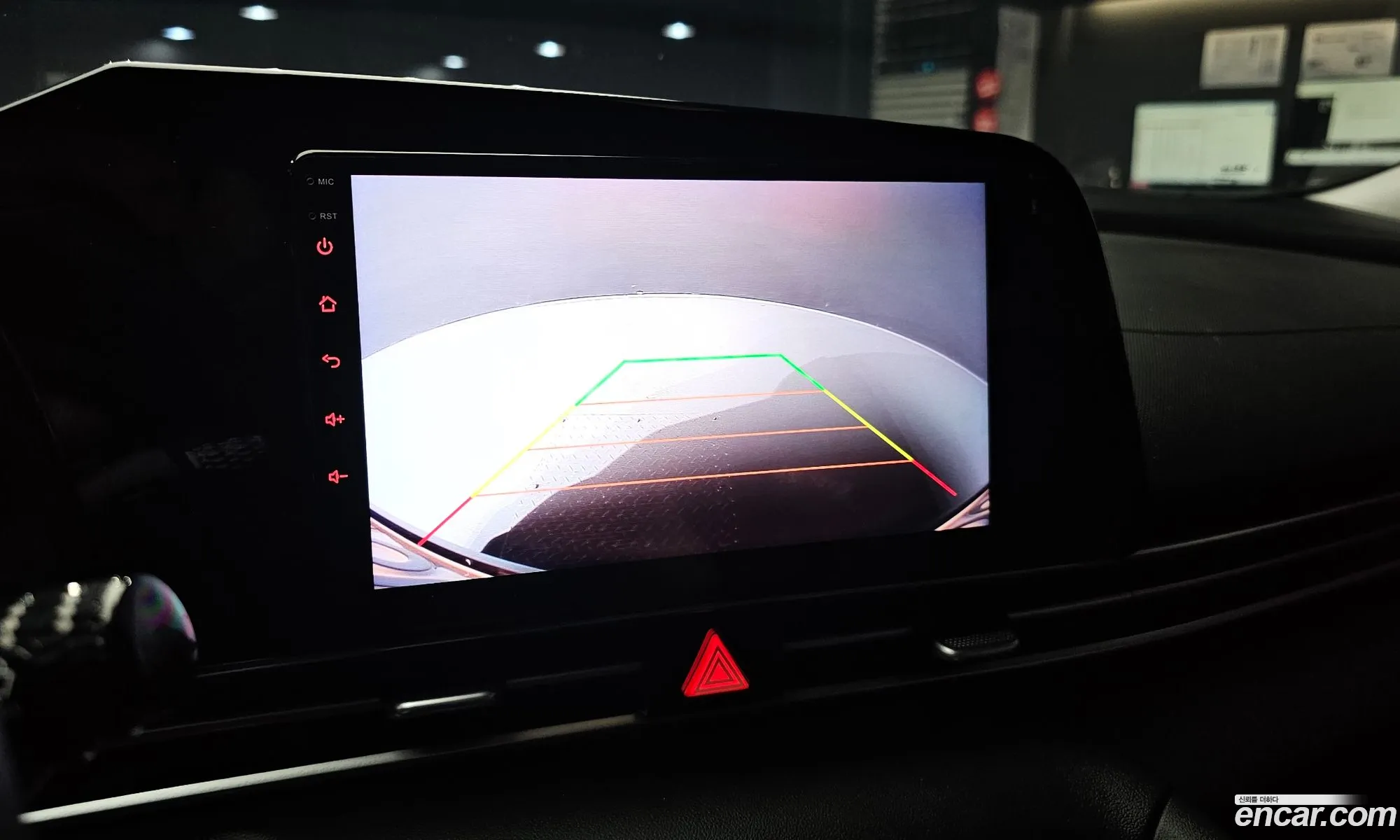Hyundai Elantra Hybrid 2023 — 19