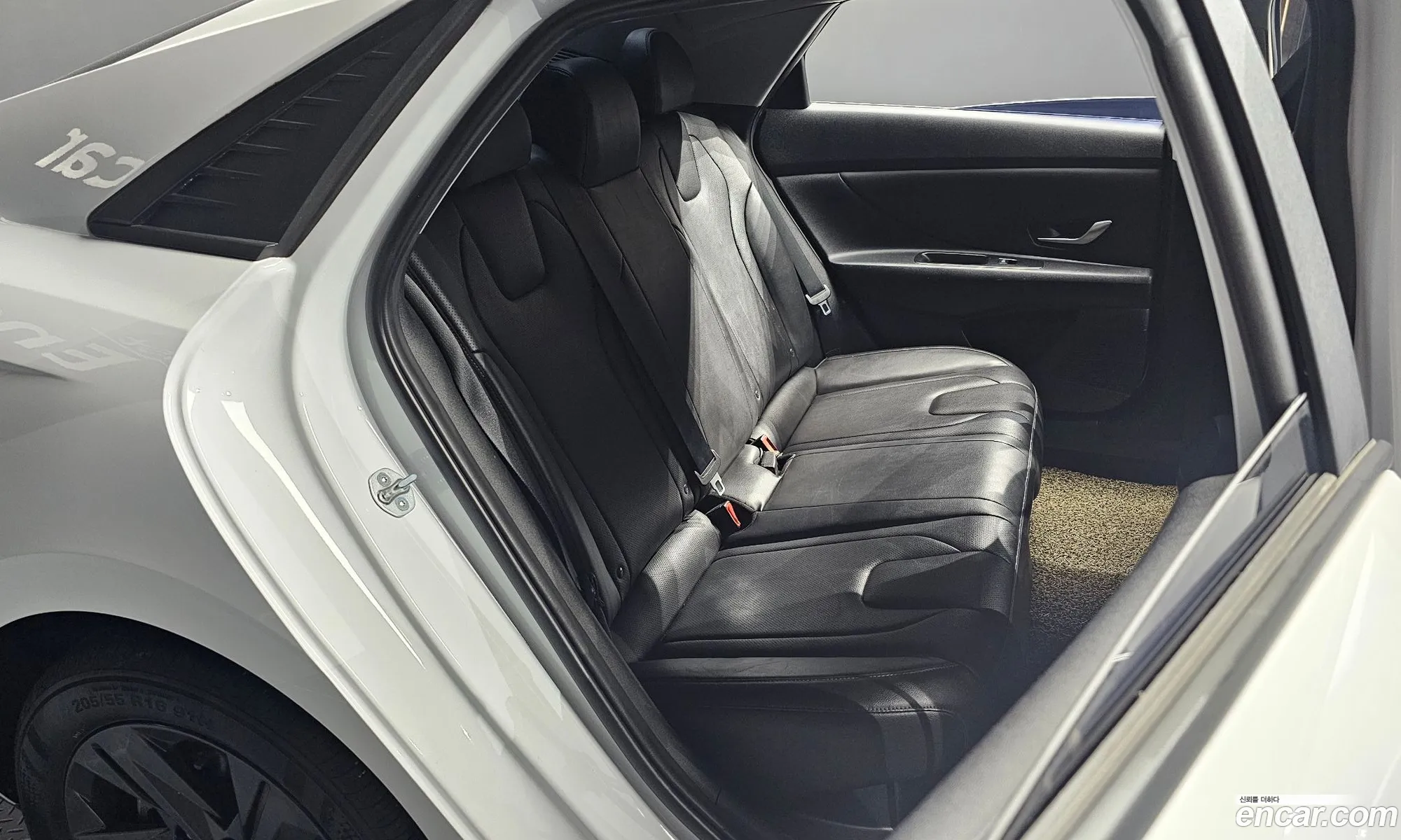 Hyundai Elantra Hybrid 2023 — 10