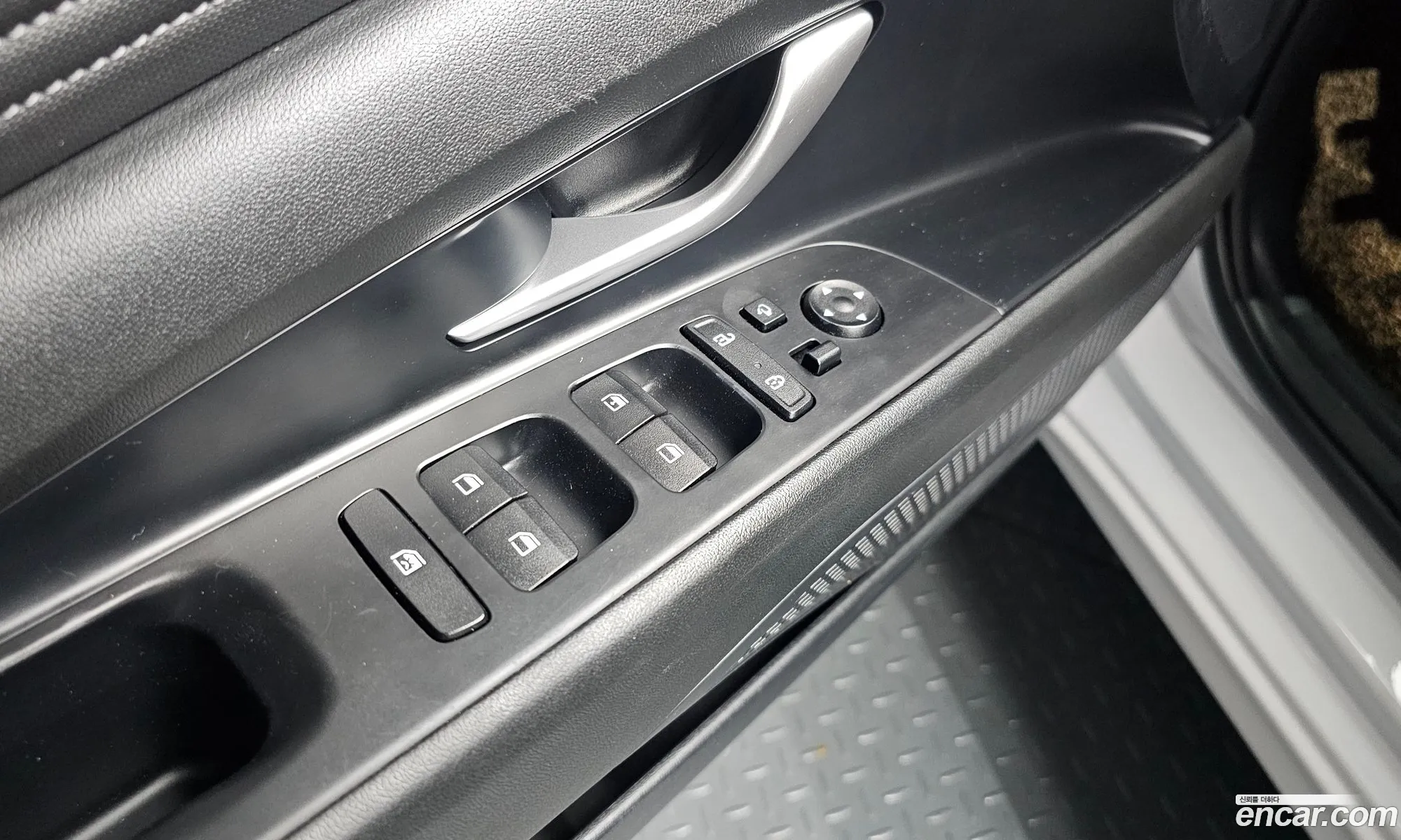 Hyundai Elantra Hybrid 2023 — 25