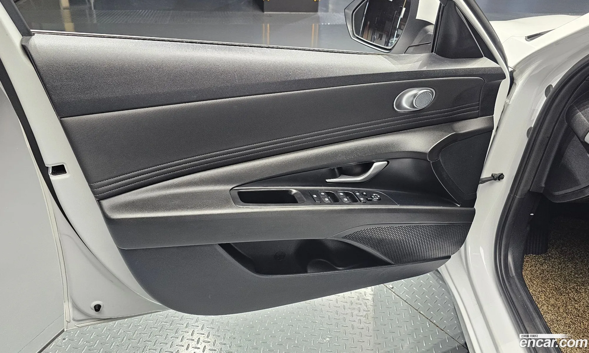 Hyundai Elantra Hybrid 2023 — 30