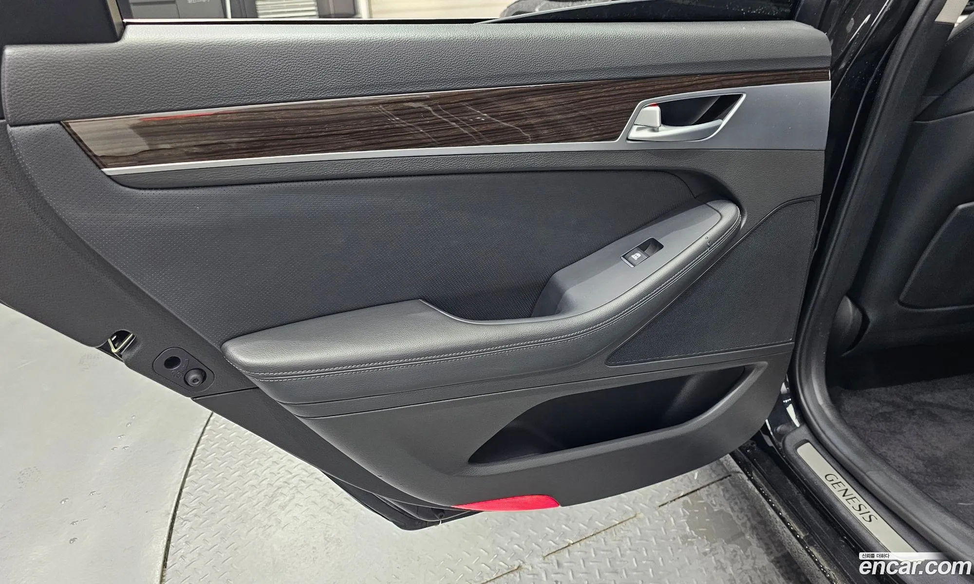 Genesis G80 2018 KMHGL41DBJU297397 — 12
