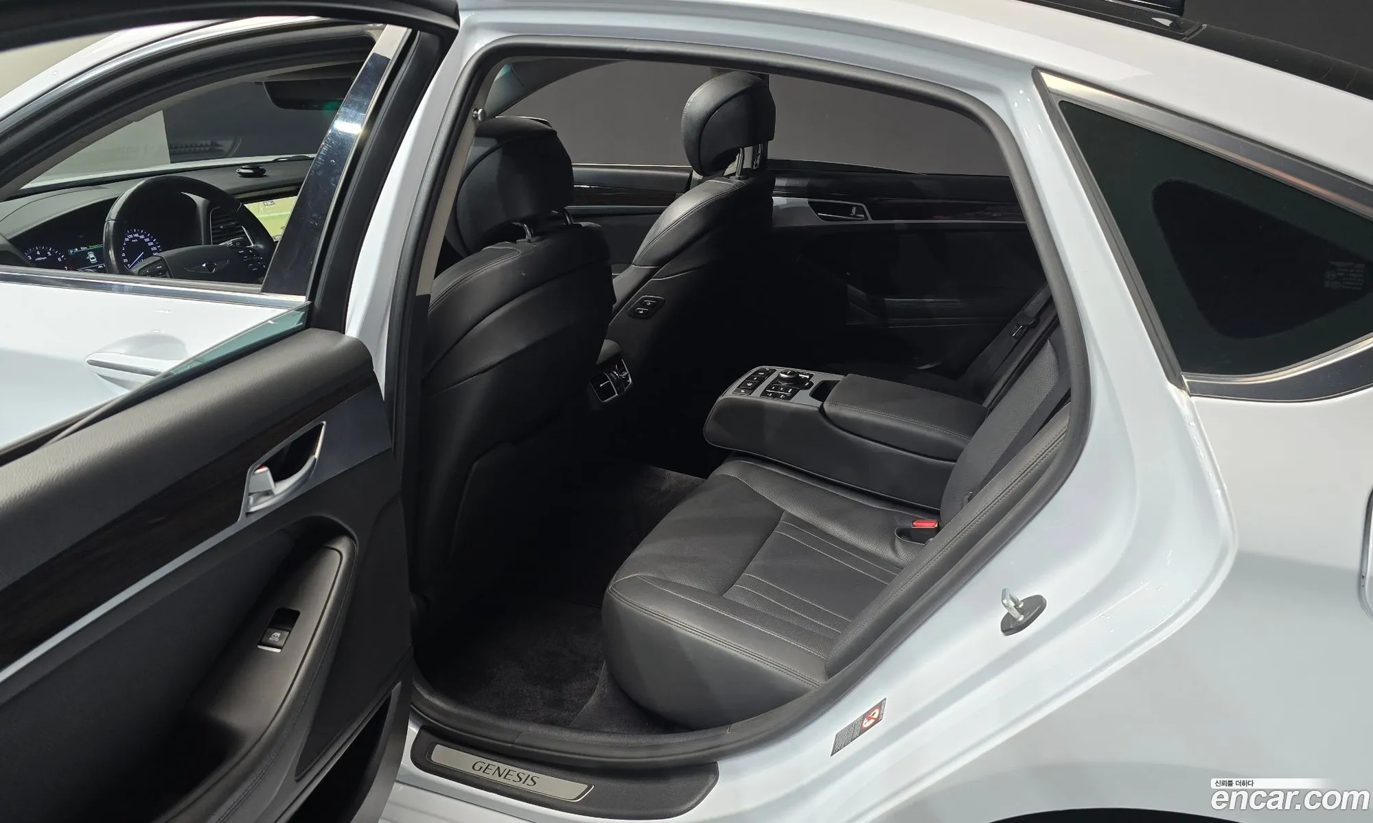 Genesis G80 2018 KMHGL41DDKU308068 — 17