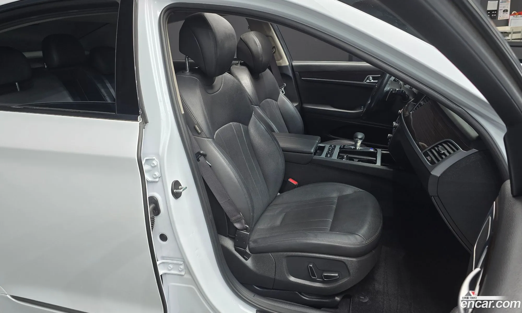 Genesis G80 2018 KMHGL41DDKU308068 — 18