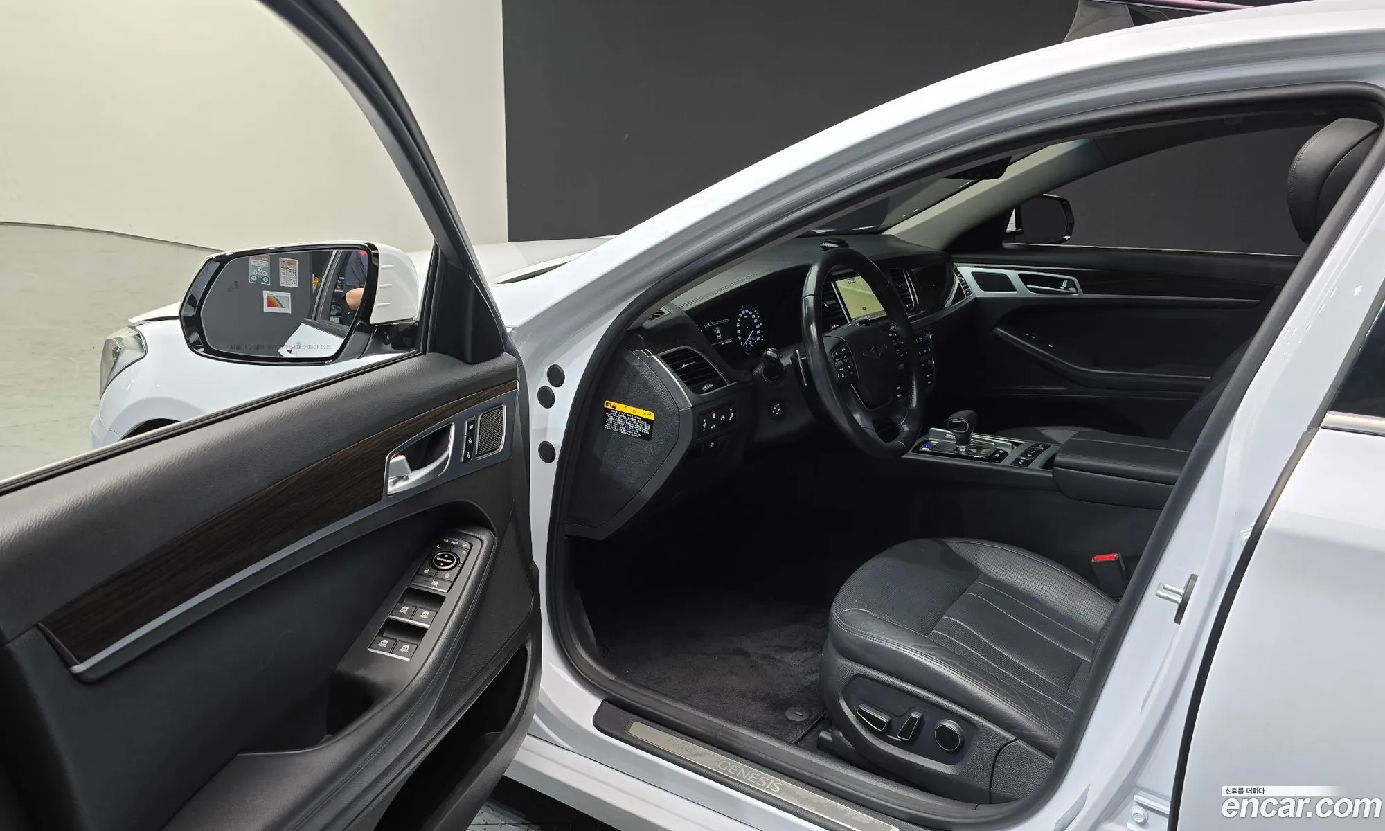 Genesis G80 2018 KMHGL41DDKU308068 — 9