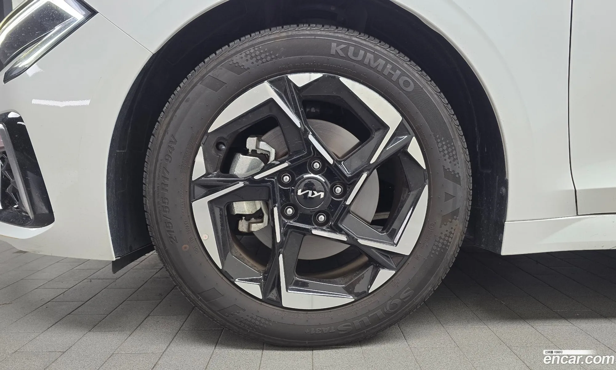 Kia K5 2025 KNAG241ABTA426663 — 12