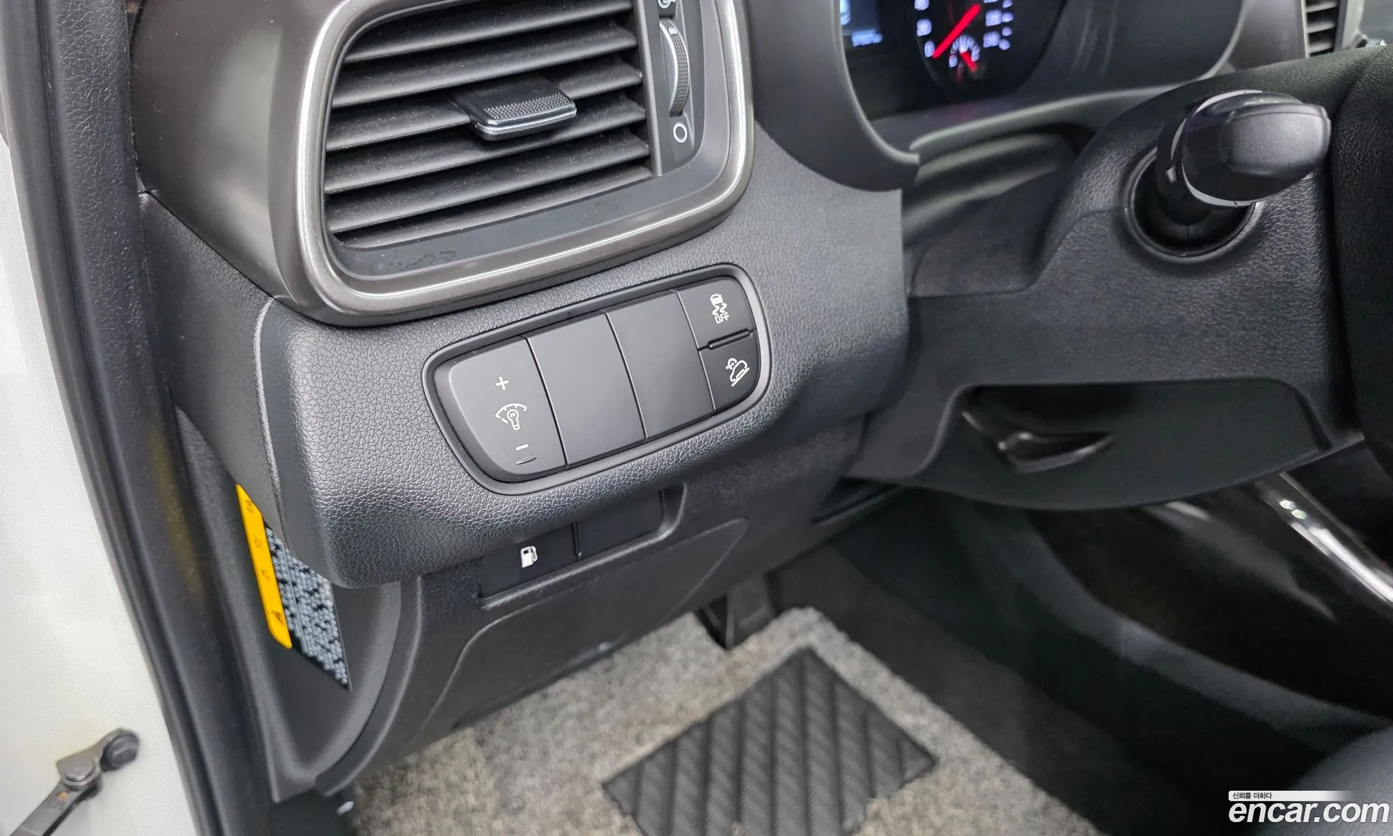 Kia Sorento 2018 KNAPG81ABKA499903 — 6