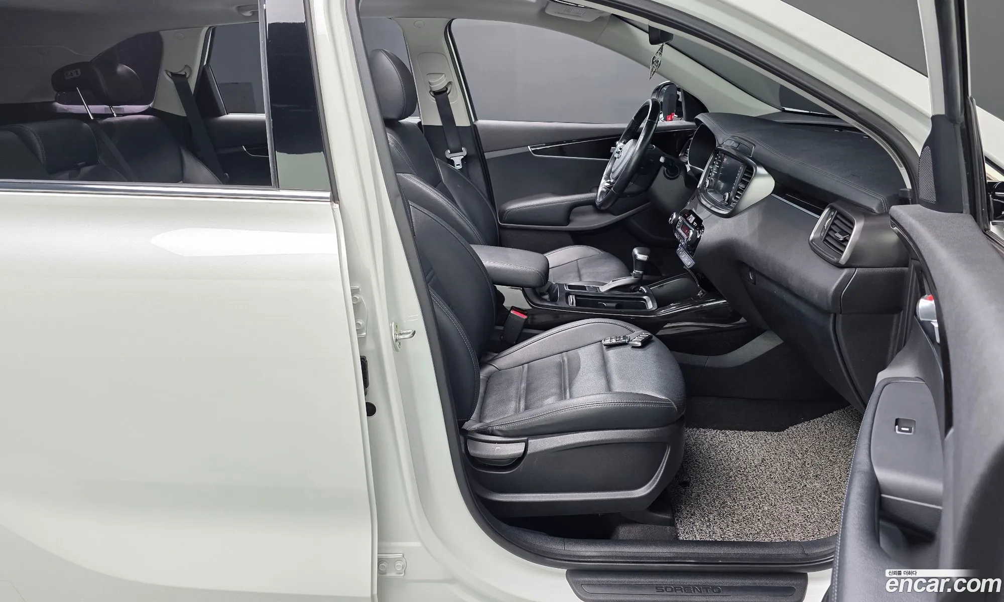 Kia Sorento 2018 KNAPG81ABKA499903 — 17