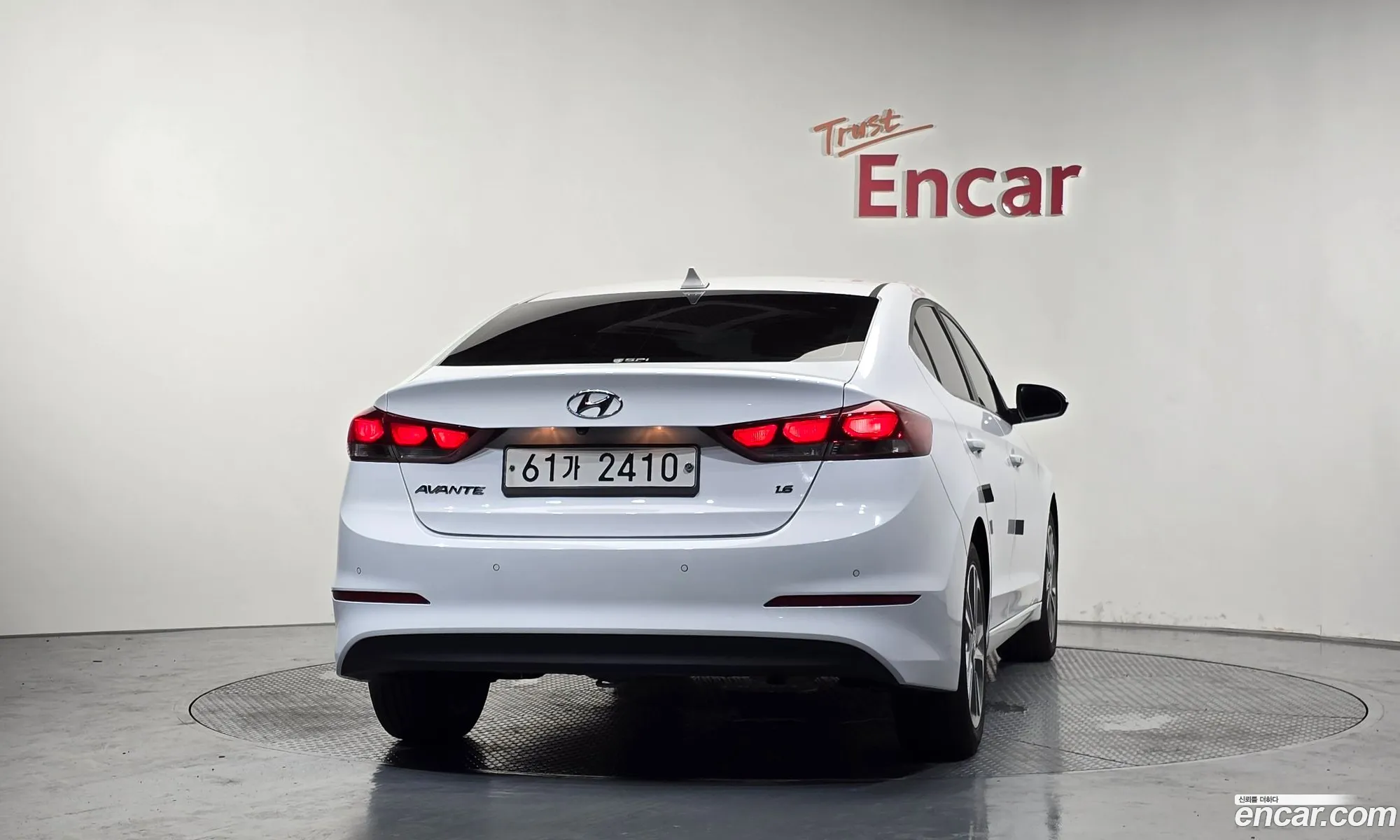 Hyundai Elantra AD 2018 — 16