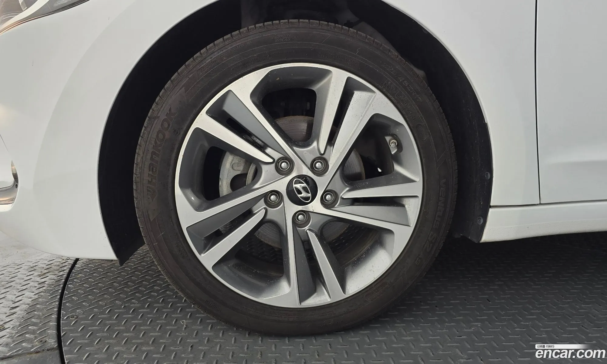 Hyundai Elantra AD 2018 — 25