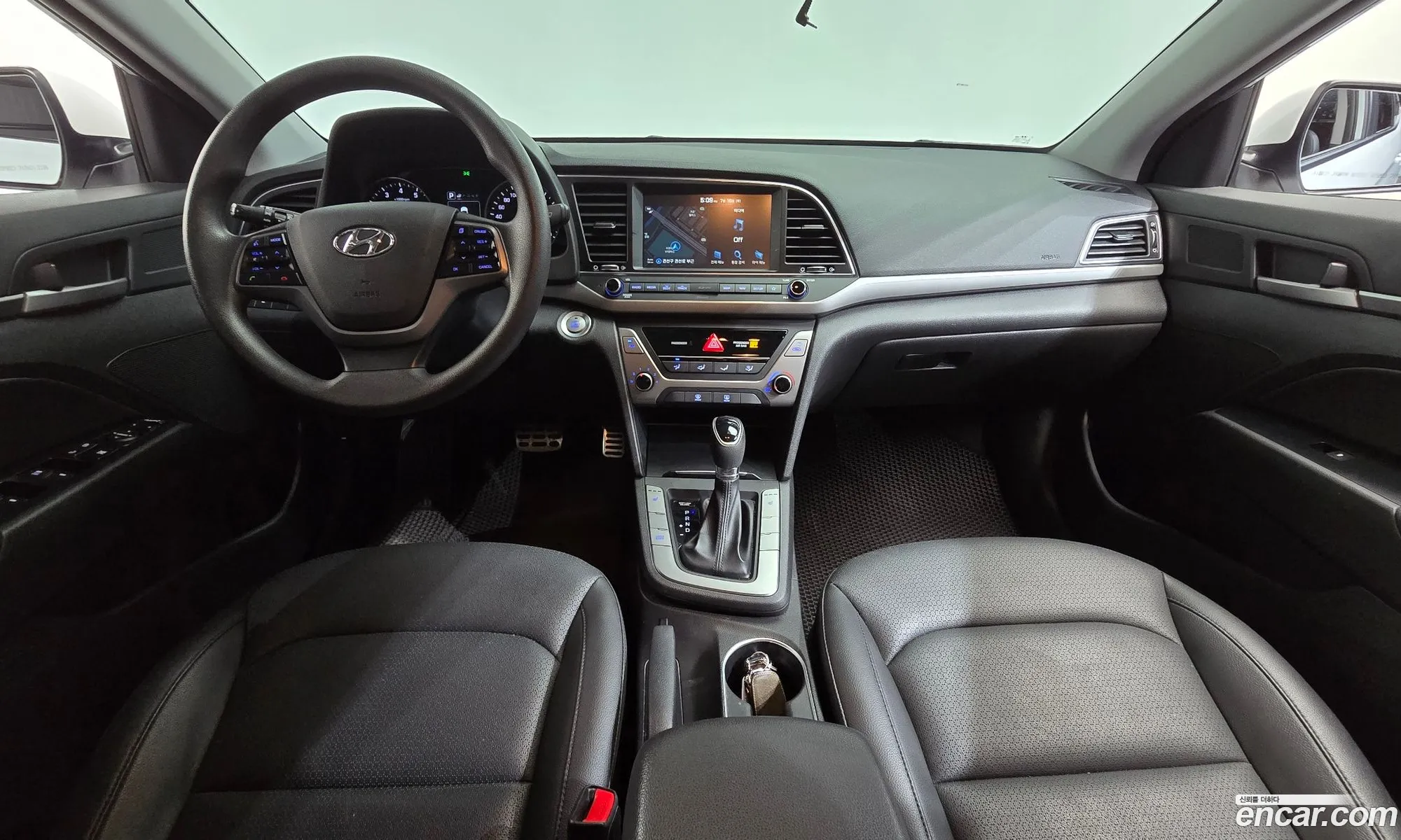 Hyundai Elantra AD 2018 — 15