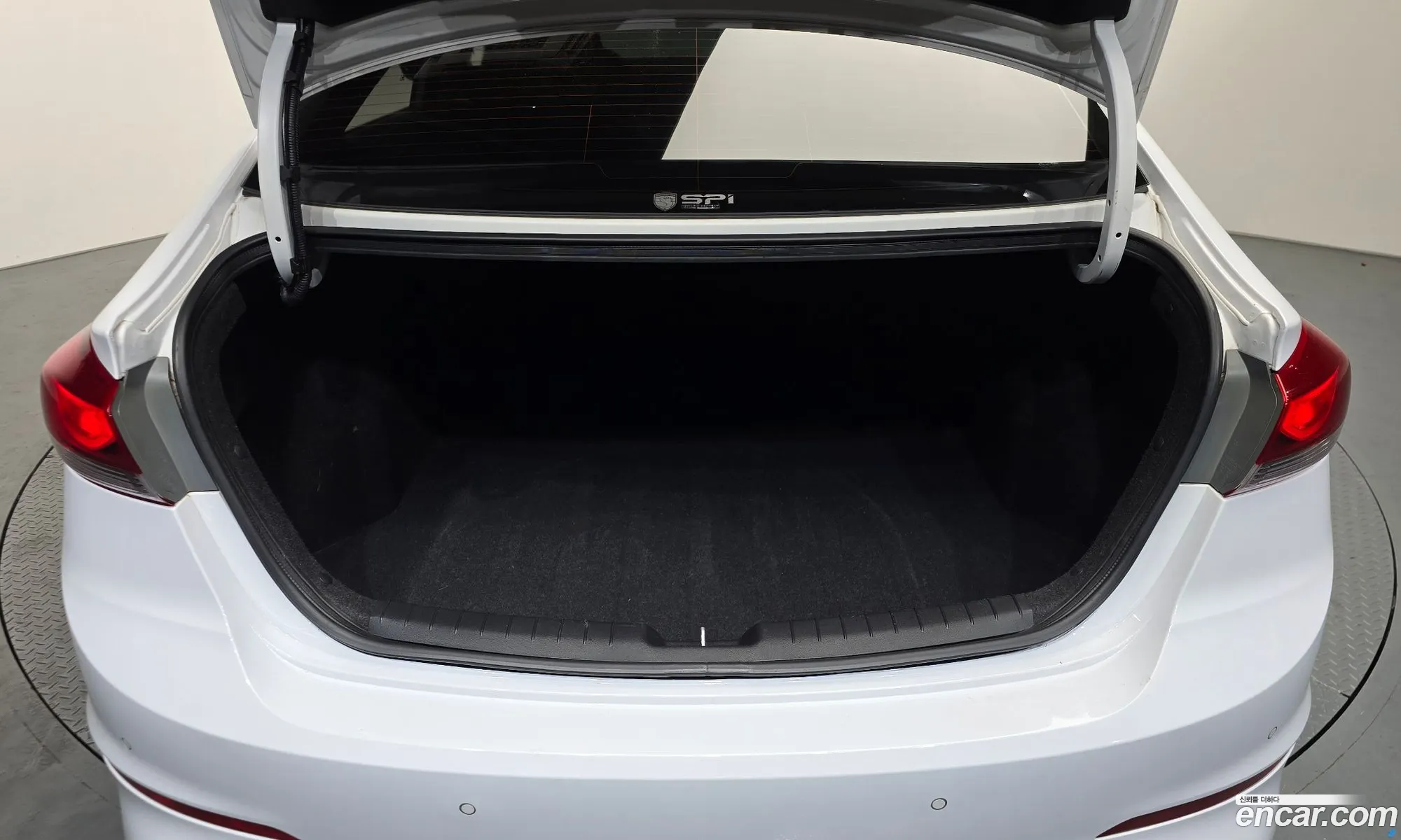 Hyundai Elantra AD 2018 — 9