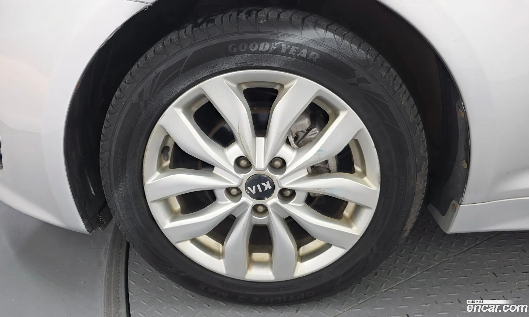 Kia K5 2014 KNAGN418BEA495069 — 4