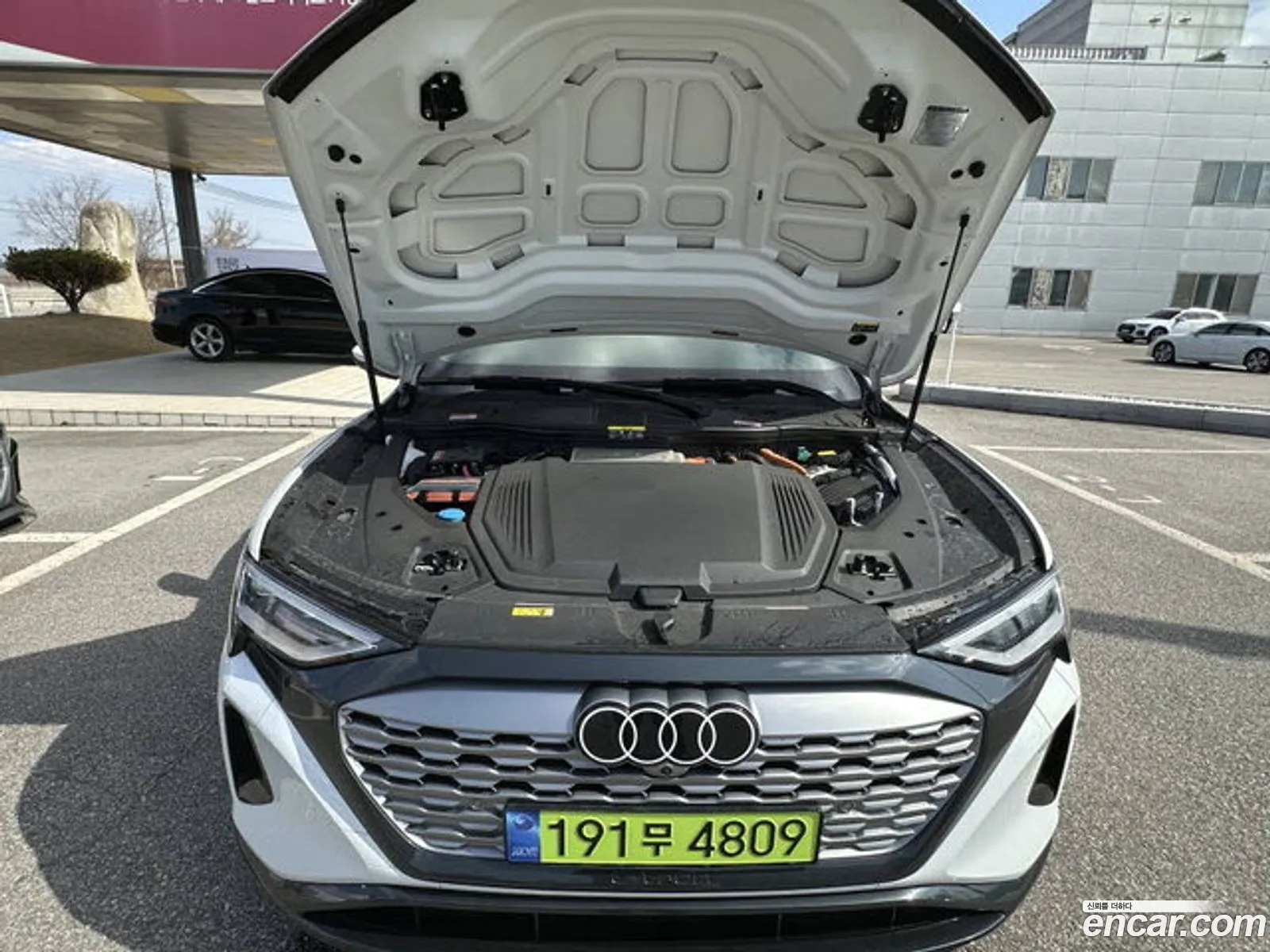 Audi Q8 e-tron 2024 — 4