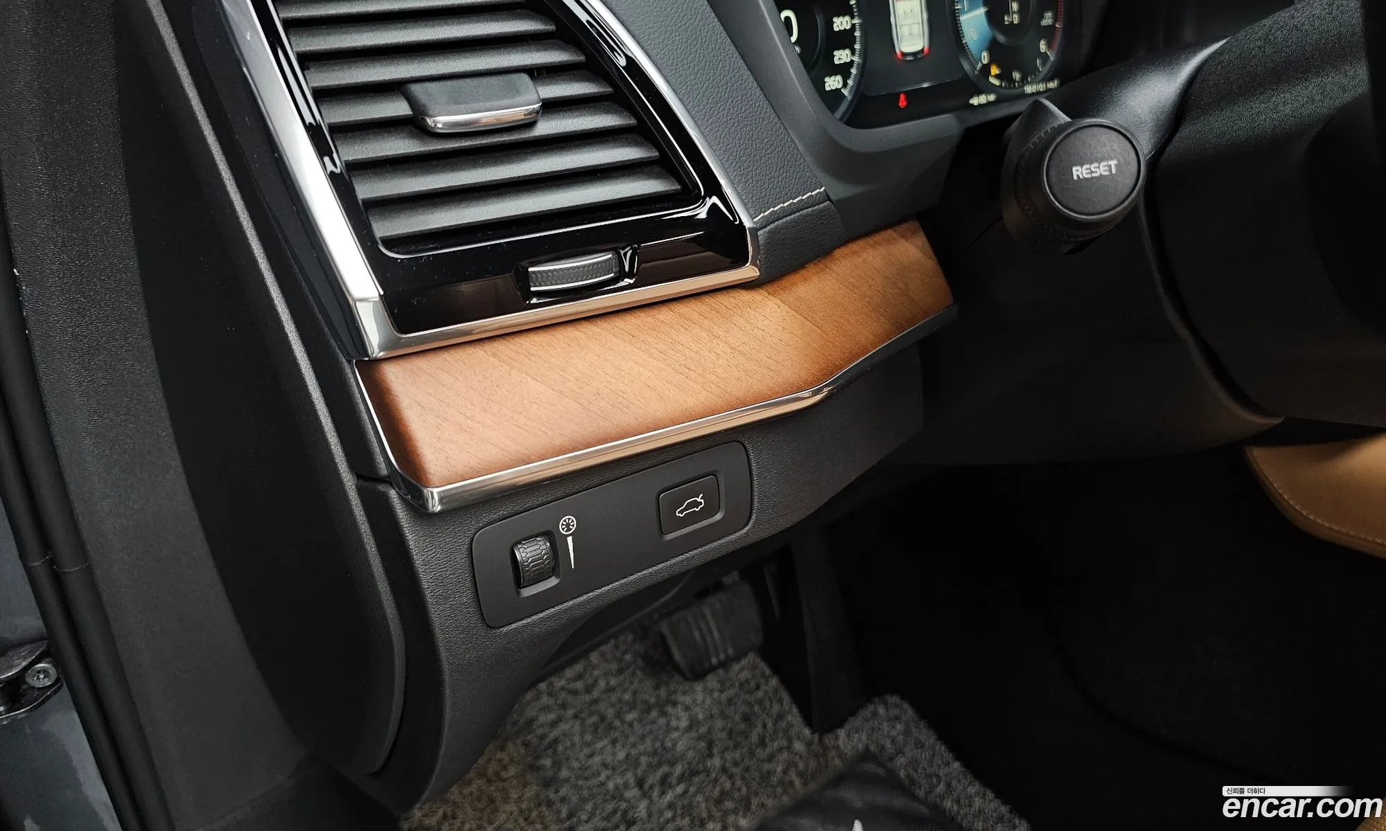 Volvo XC90 2019 YV1LF68TCK1516368 — 31
