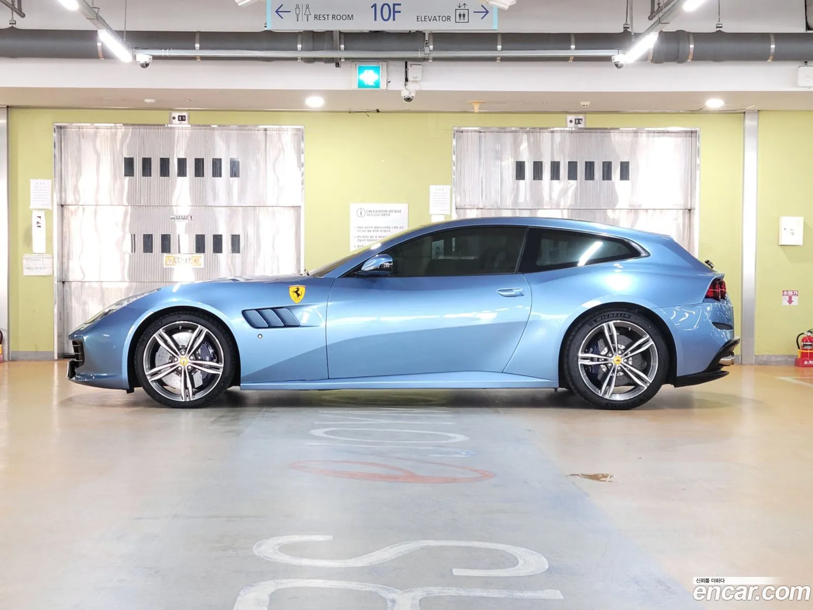 Ferrari GTC4Lusso 2019 — 18