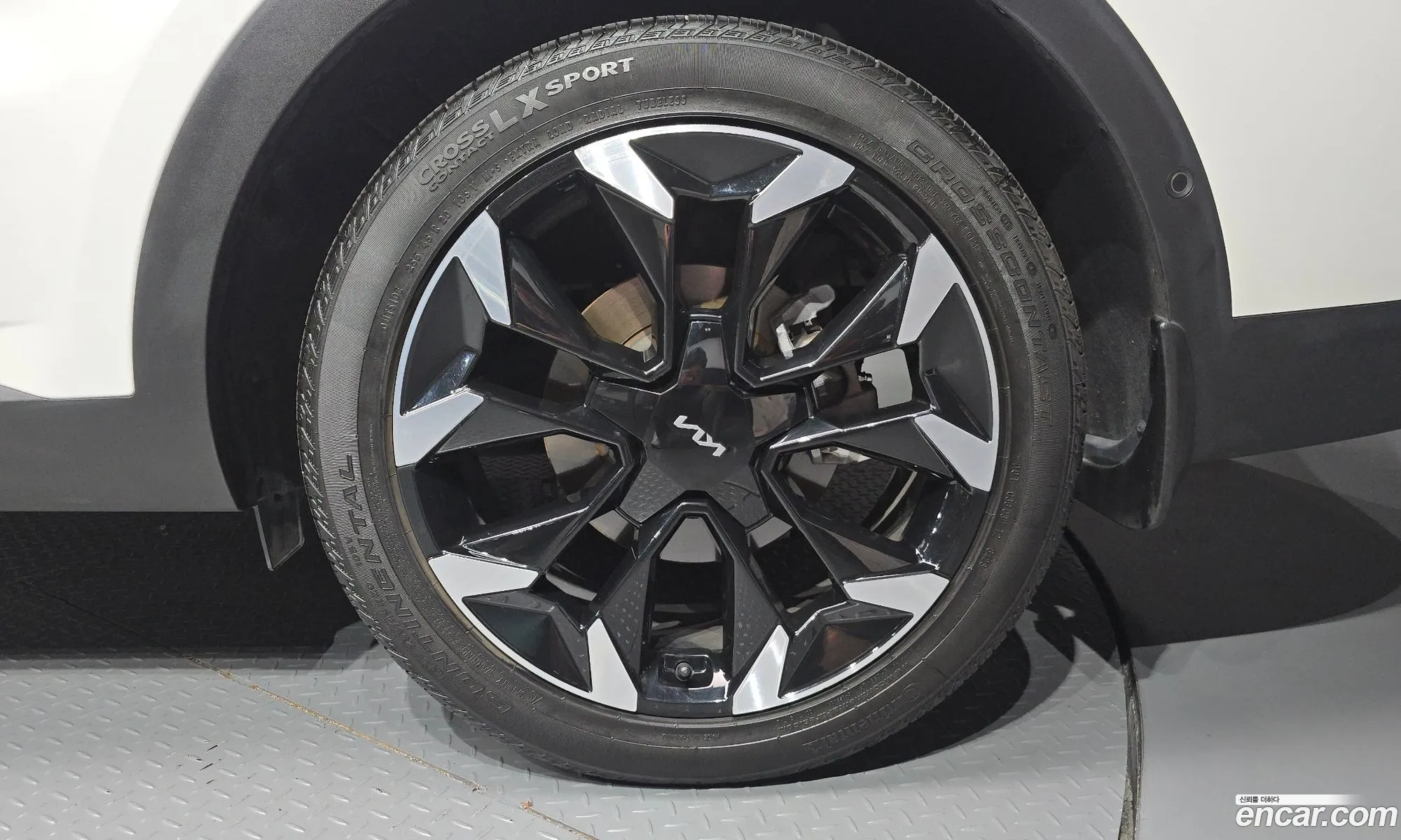 Kia Sorento 2023 KNARJ81FGRA252314 — 23