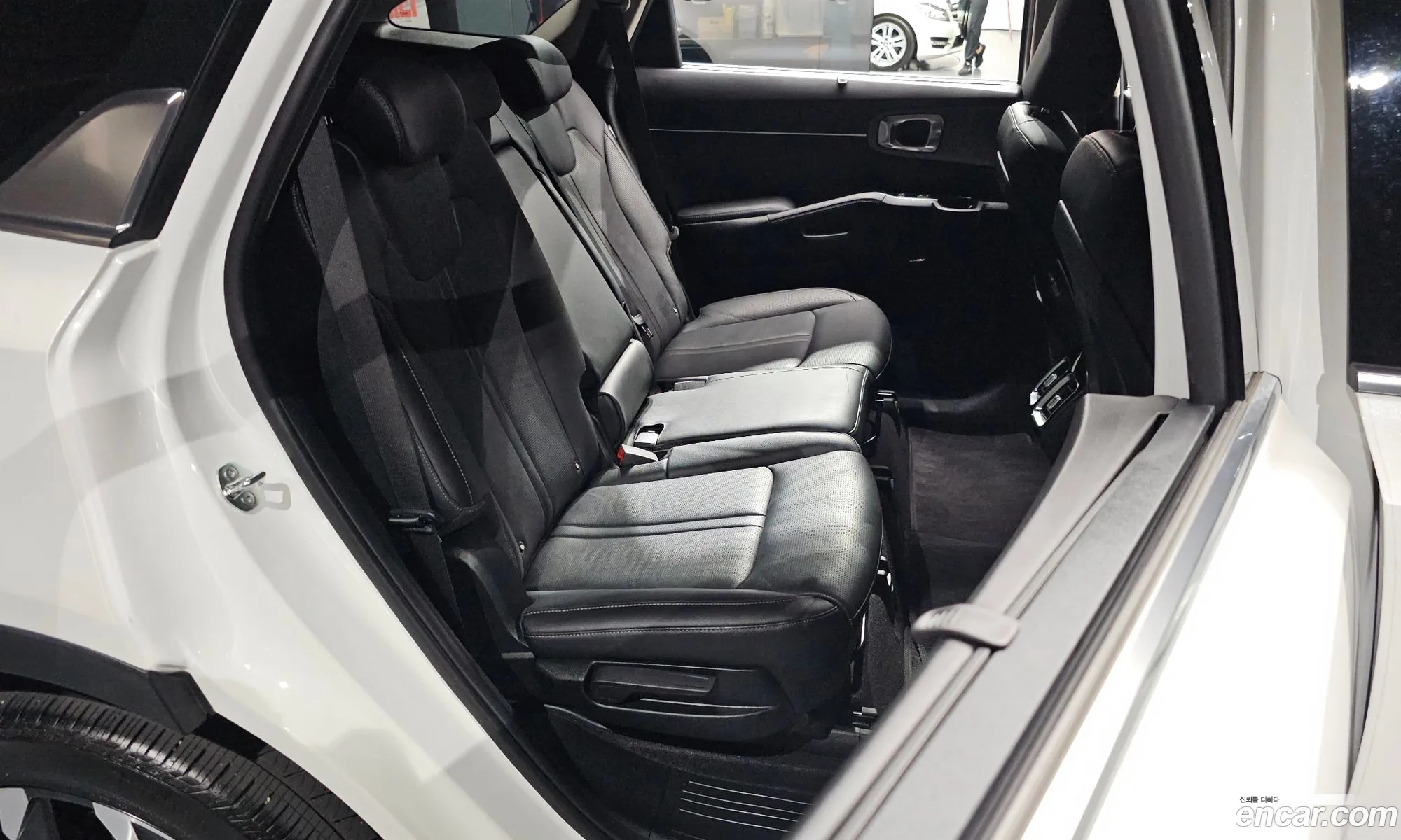 Kia Sorento 2023 KNARJ81FGRA252314 — 22