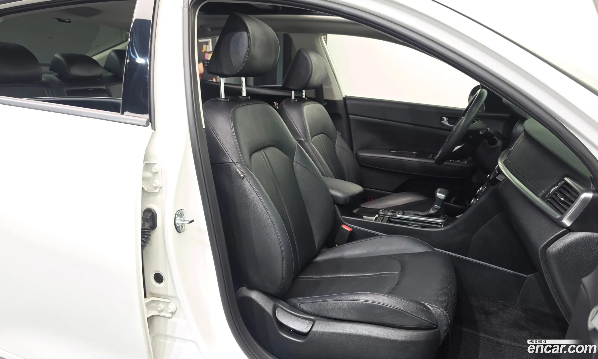 Kia K5 2019 KNAGU411BKA334442 — 19