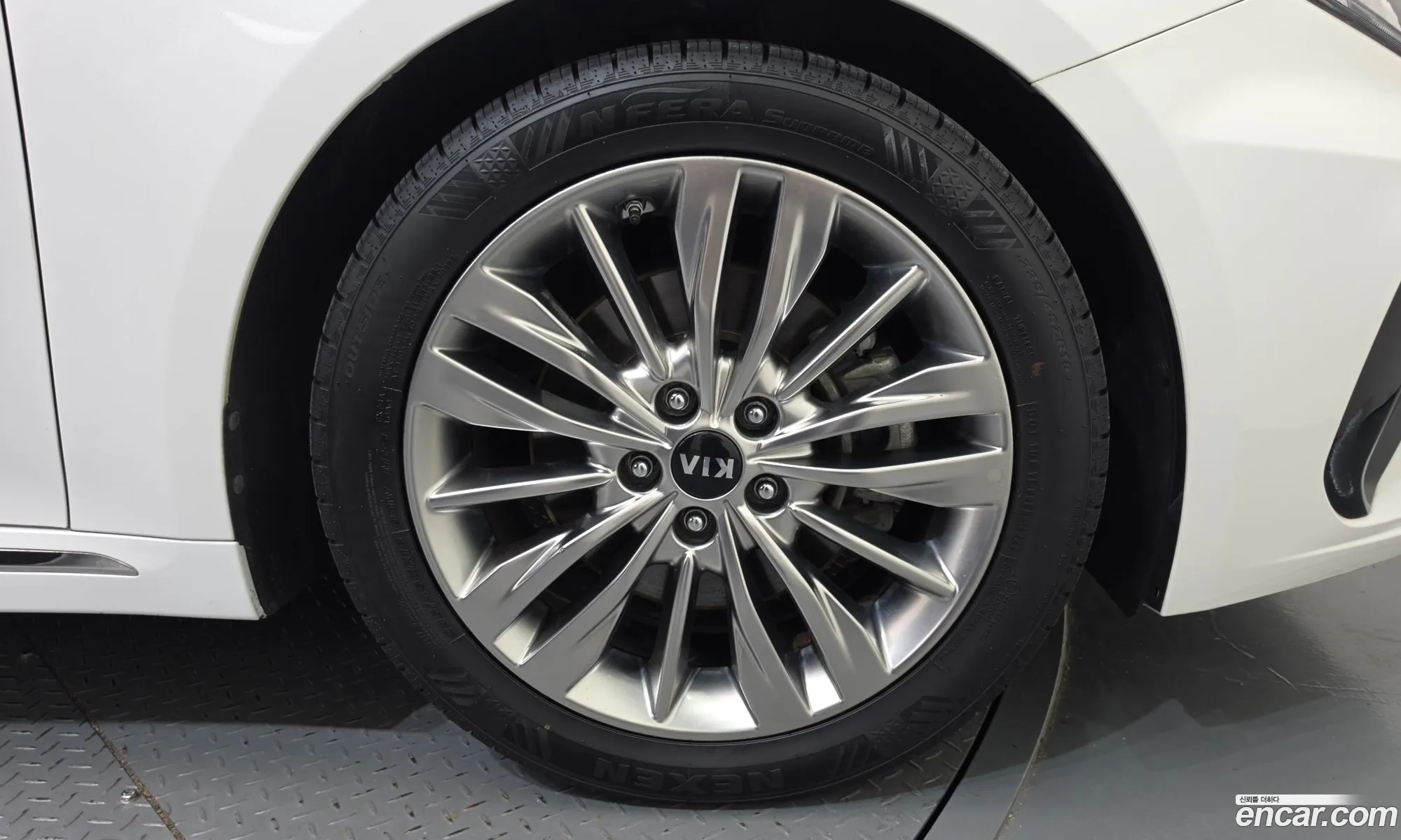 Kia K5 2019 KNAGU411BKA334442 — 2