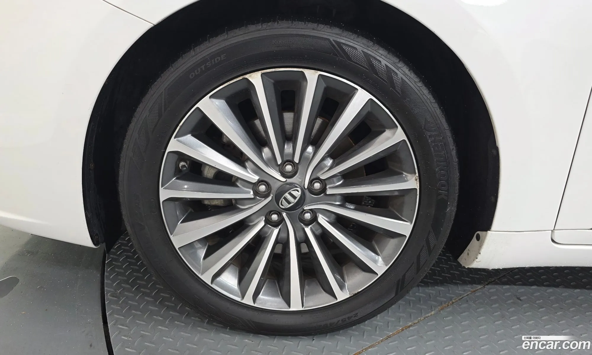 Kia K7 2017 KNALC411BHA077871 — 8