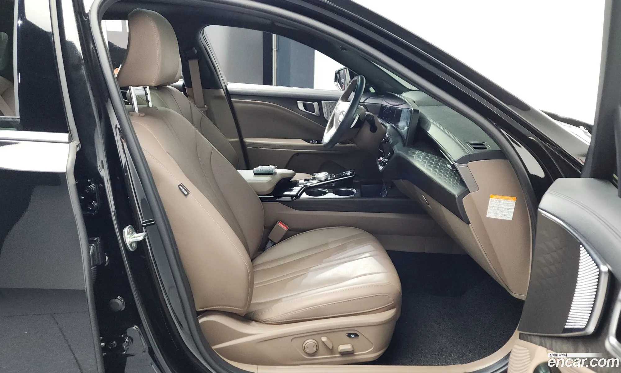 Kia K8 Hybrid 2022 — 40