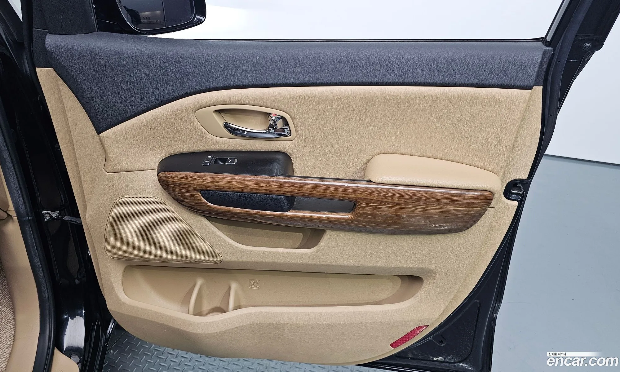 Kia Carnival 2018 KNAMB81ABJS432877 — 18