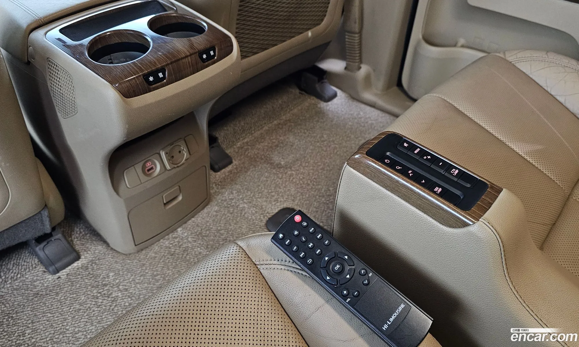 Kia Carnival 2018 KNAMB81ABJS432877 — 25