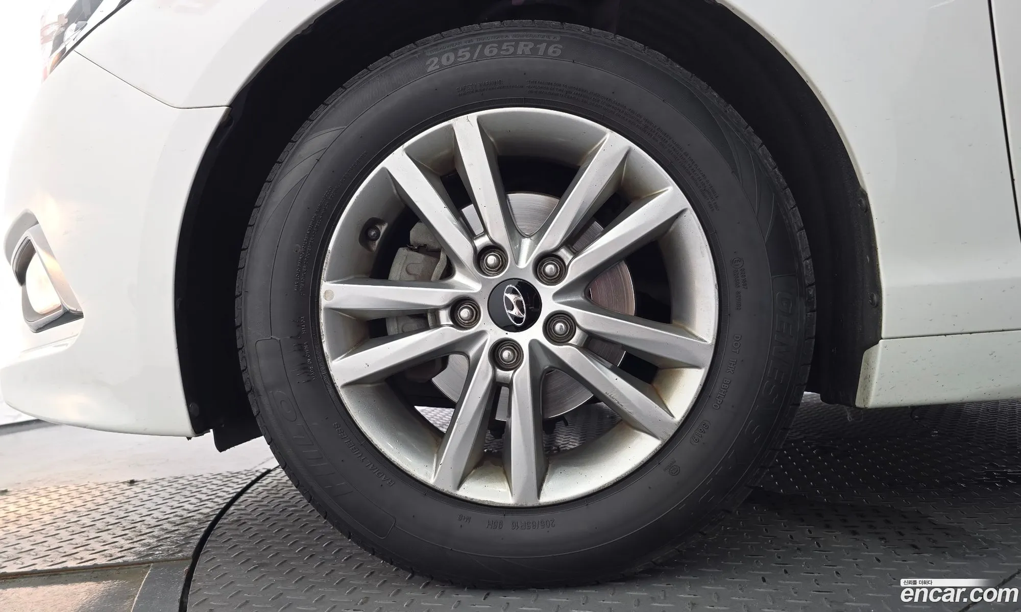 Hyundai LF Sonata 2016 KMHE341DBGA240865 — 3