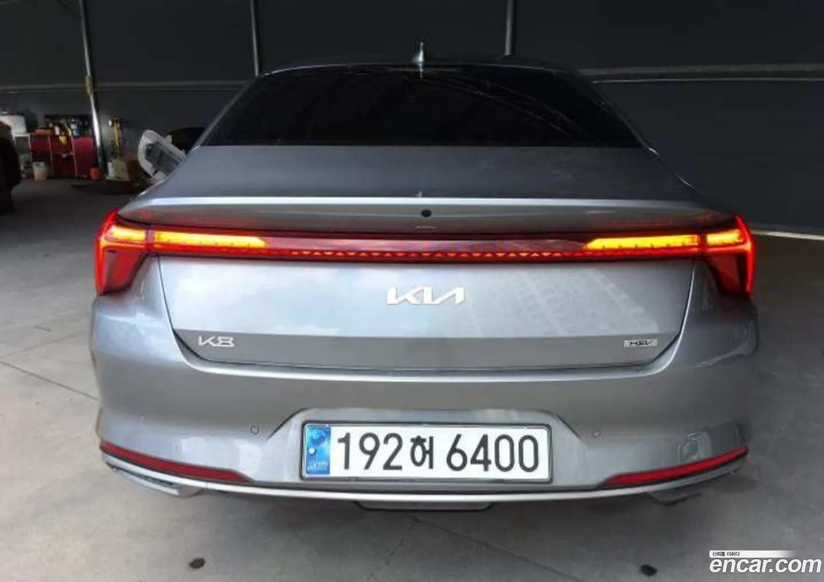 Kia K8 Hybrid 2023 — 8