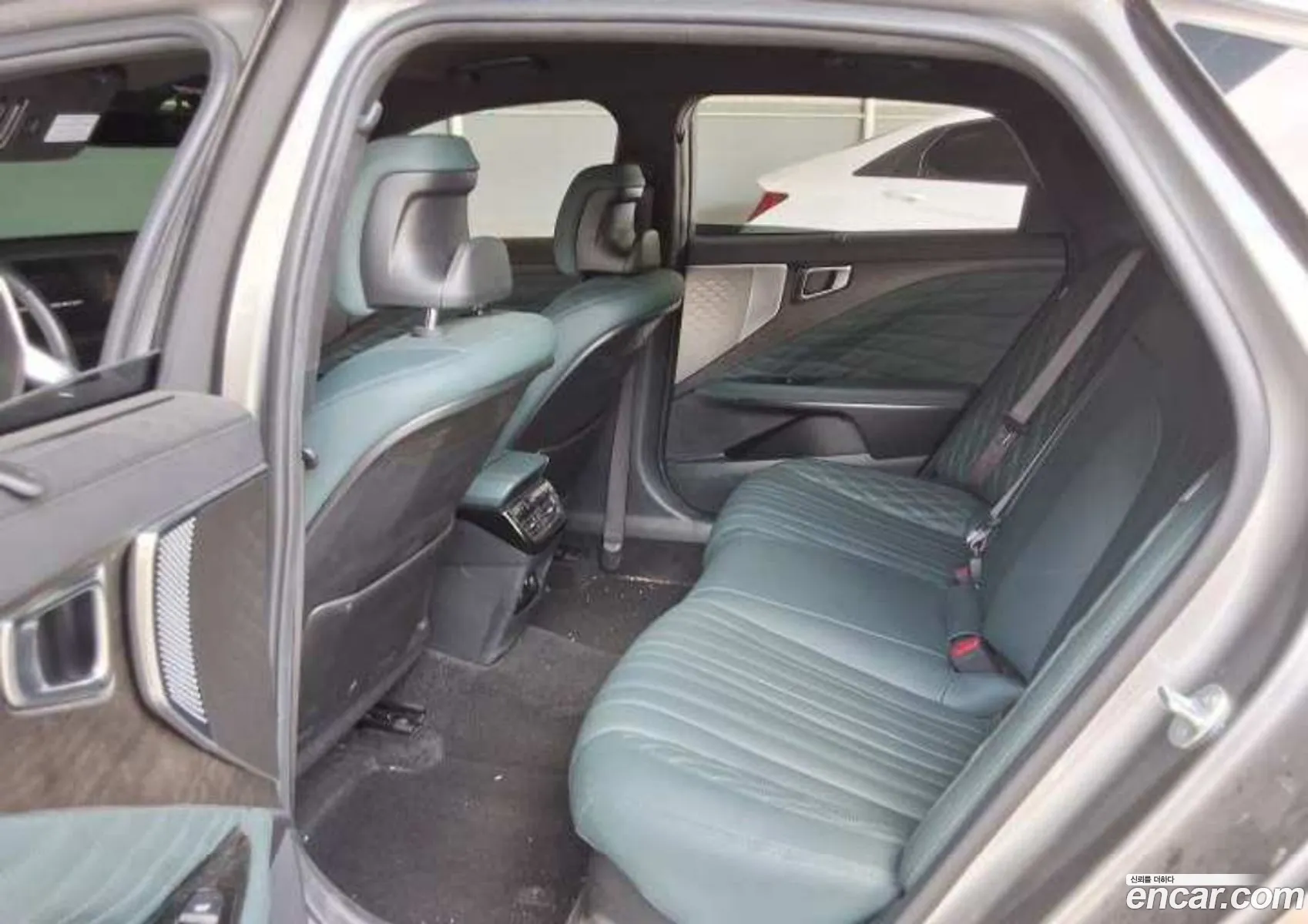 Kia K8 Hybrid 2023 — 7