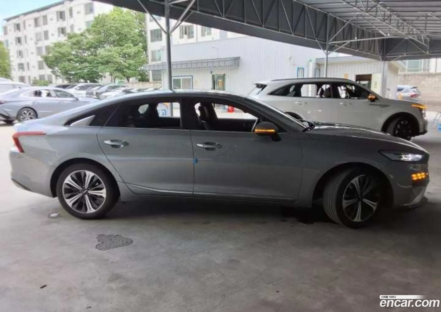Kia K8 Hybrid 2023 — 4
